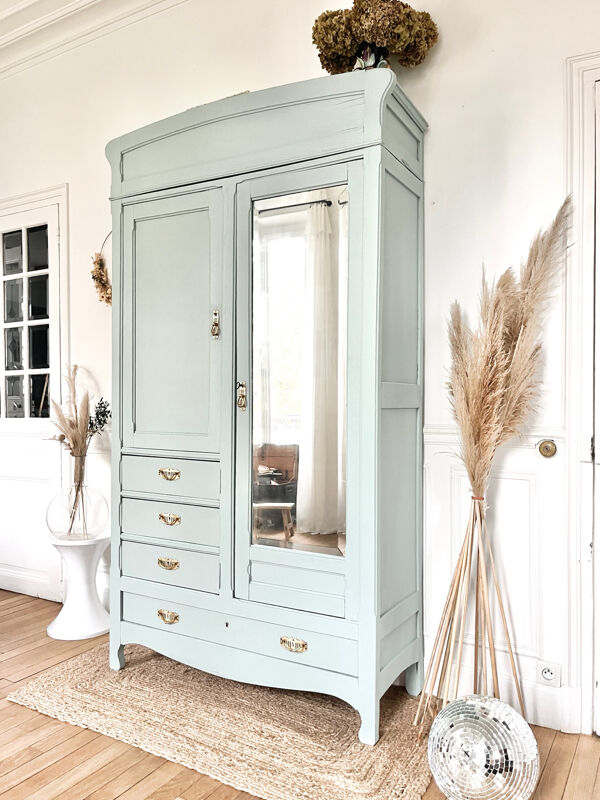 Armoire parisienne