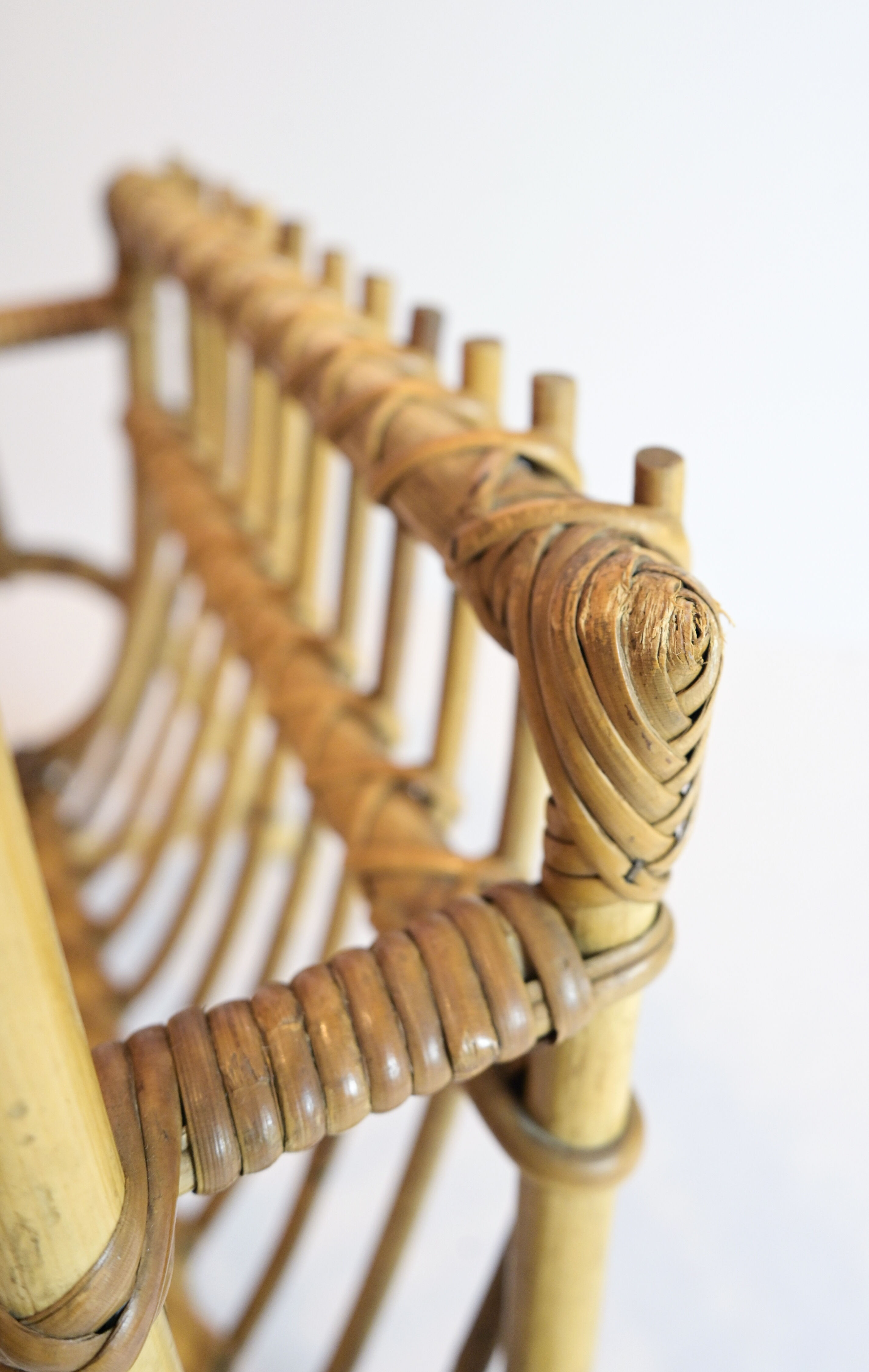 Porte revue en bambou et rotin années 60