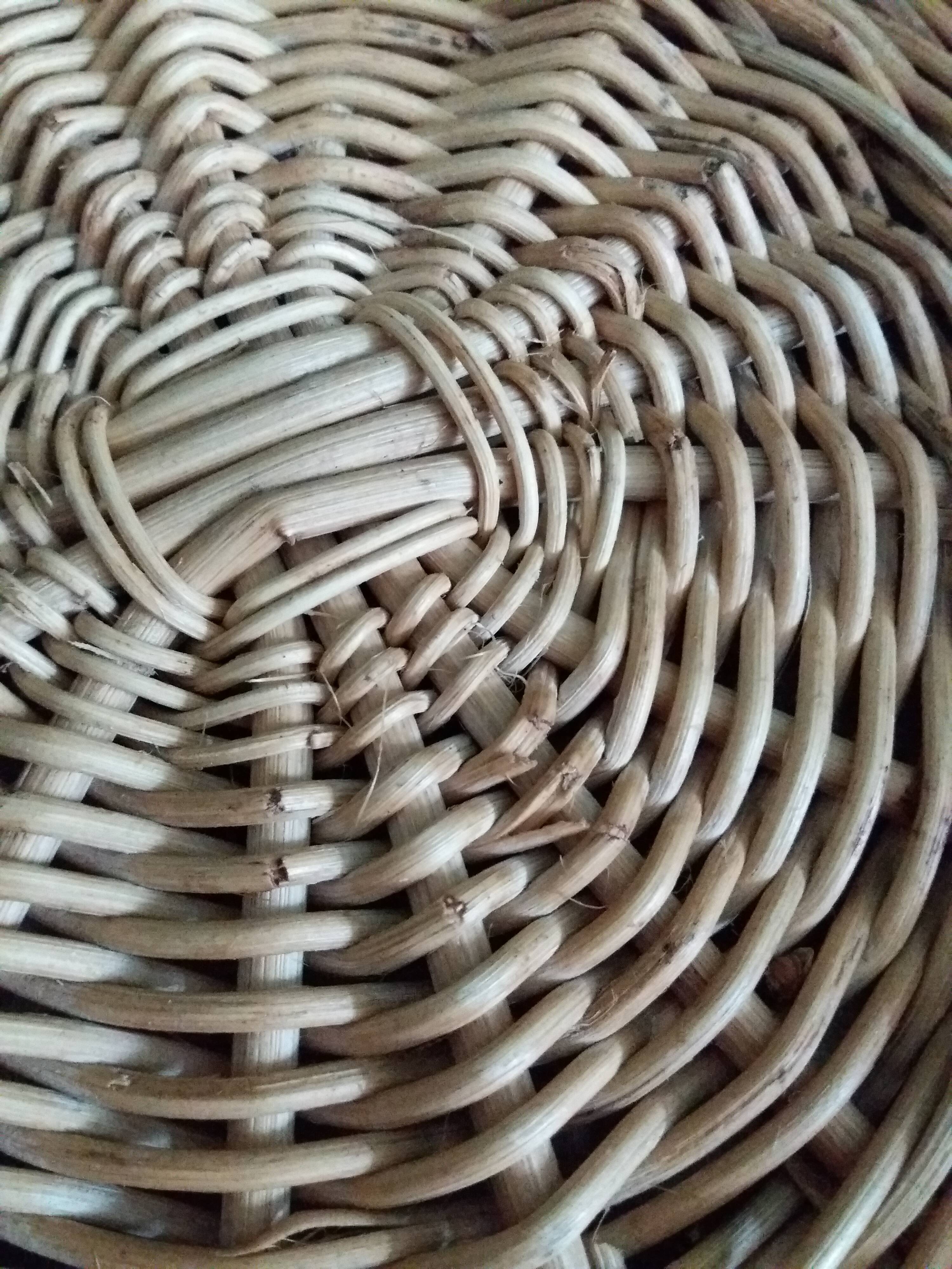 Round wicker tray basket