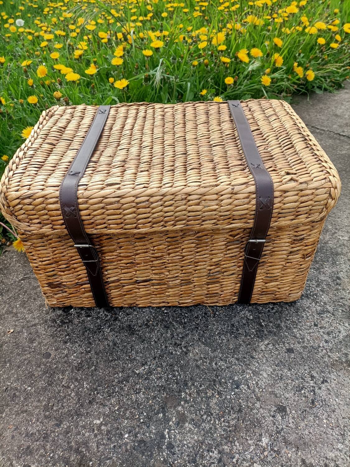 Retro wicker trunk 💐