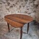 Antique drop-leaf table in French walnut – Oval table with folding extensions on both sides, late 19th century.