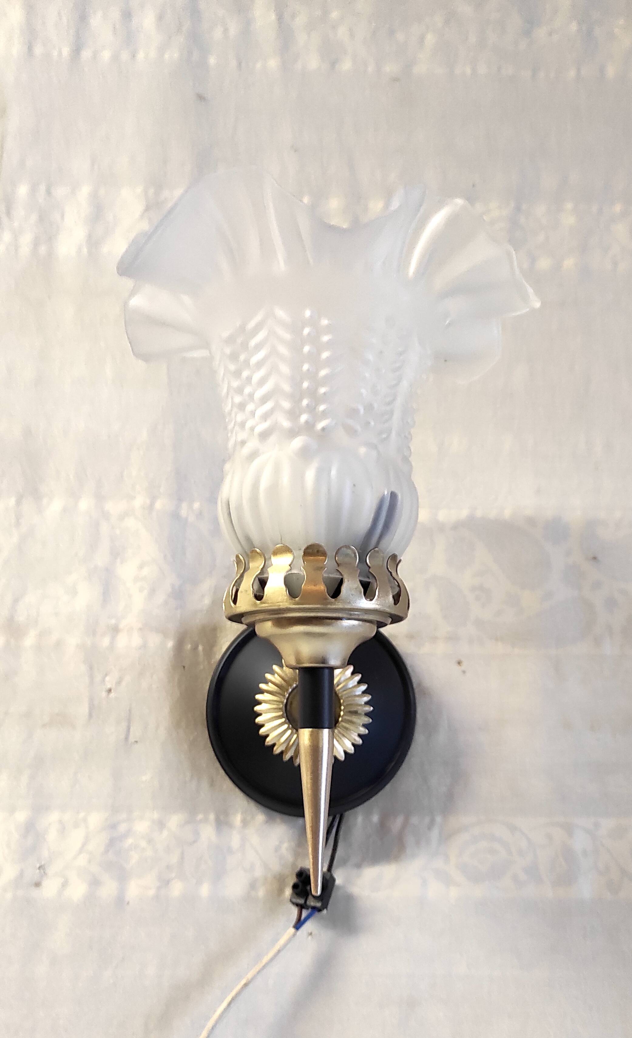 Art Deco wall light in brass with glass shade - mid 20th century.