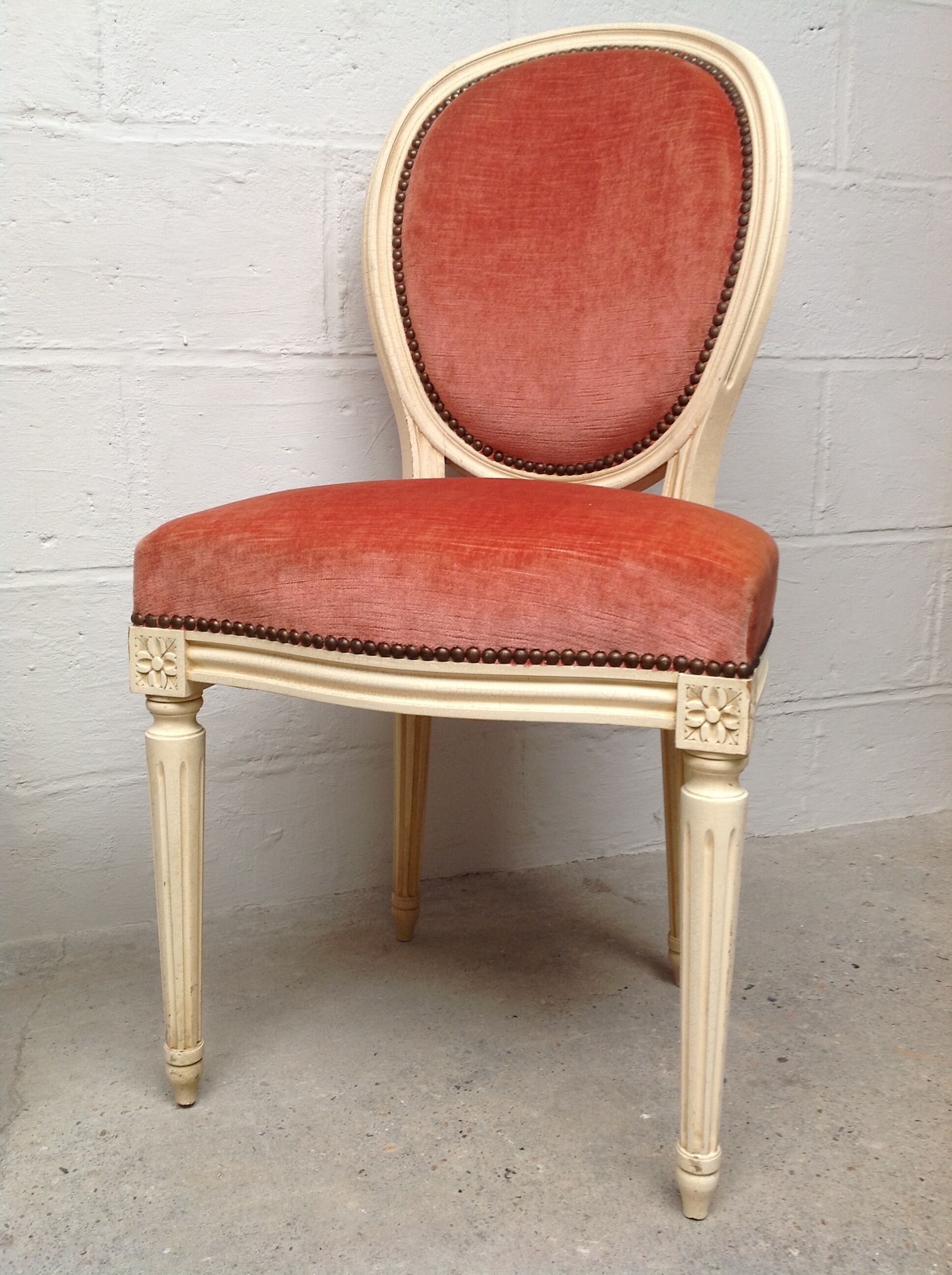 Chaise médaillon et tabouret velours style Louis XVI