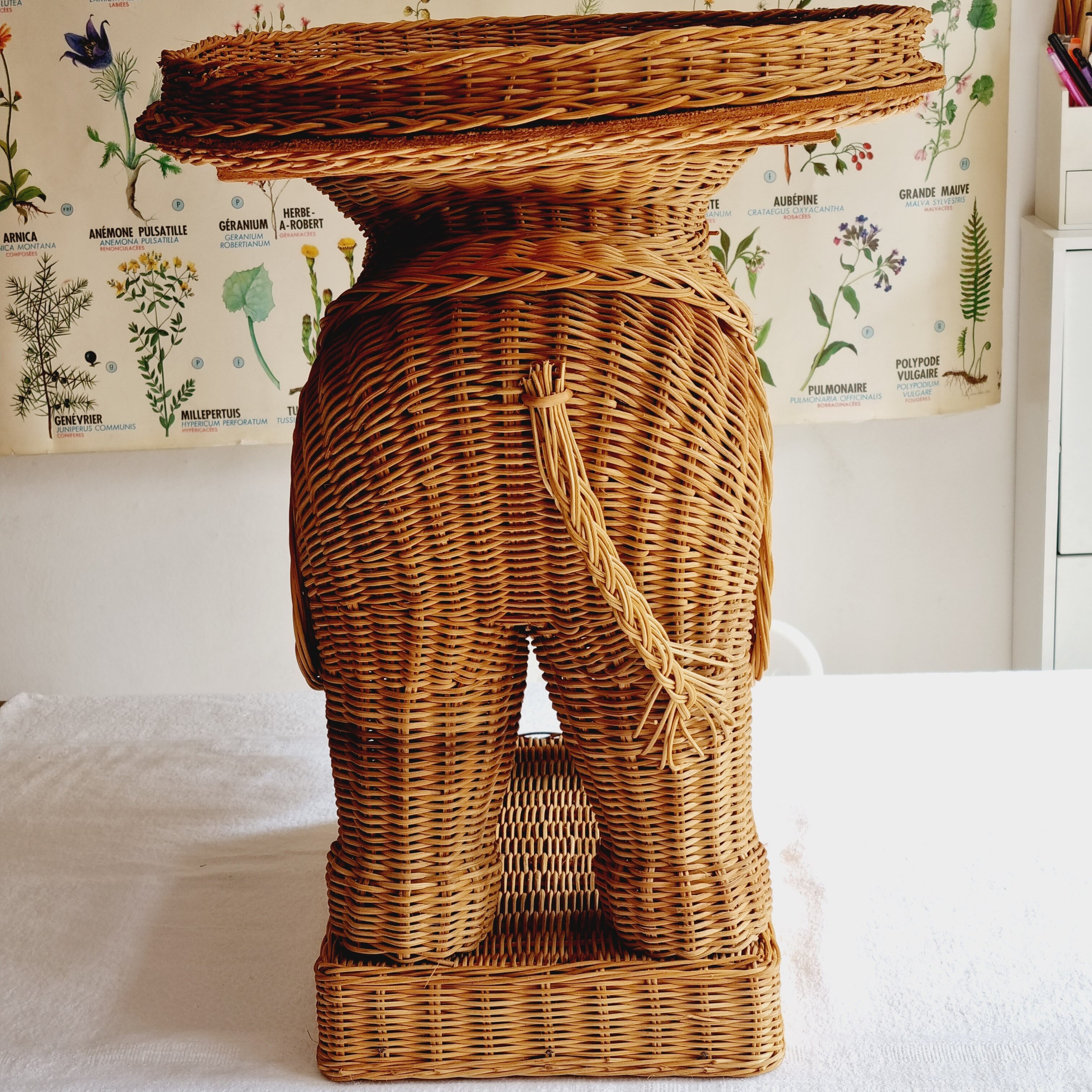 Side table or end of elephant sofa in wicker and rattan 70'