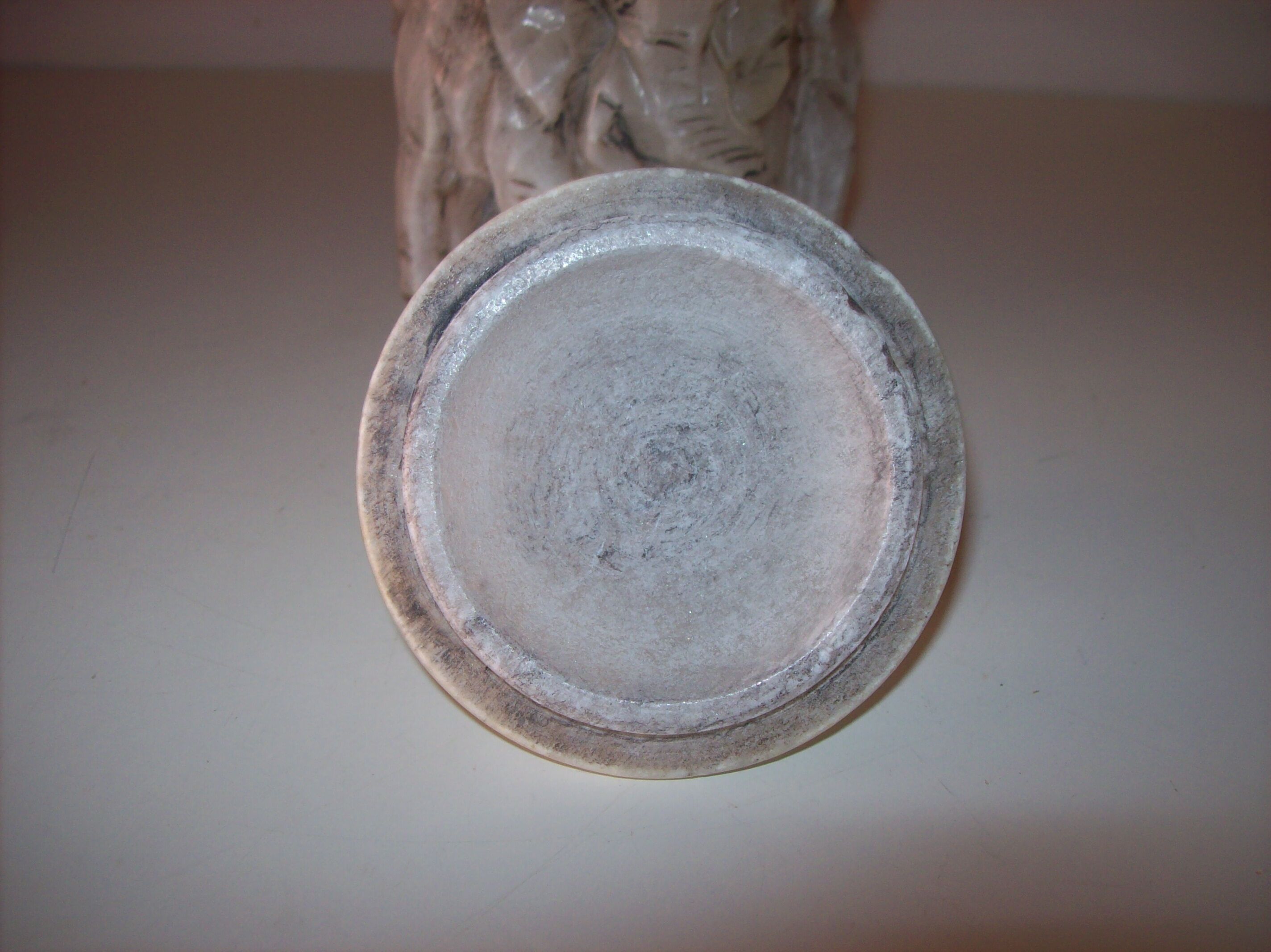 Alabaster pot