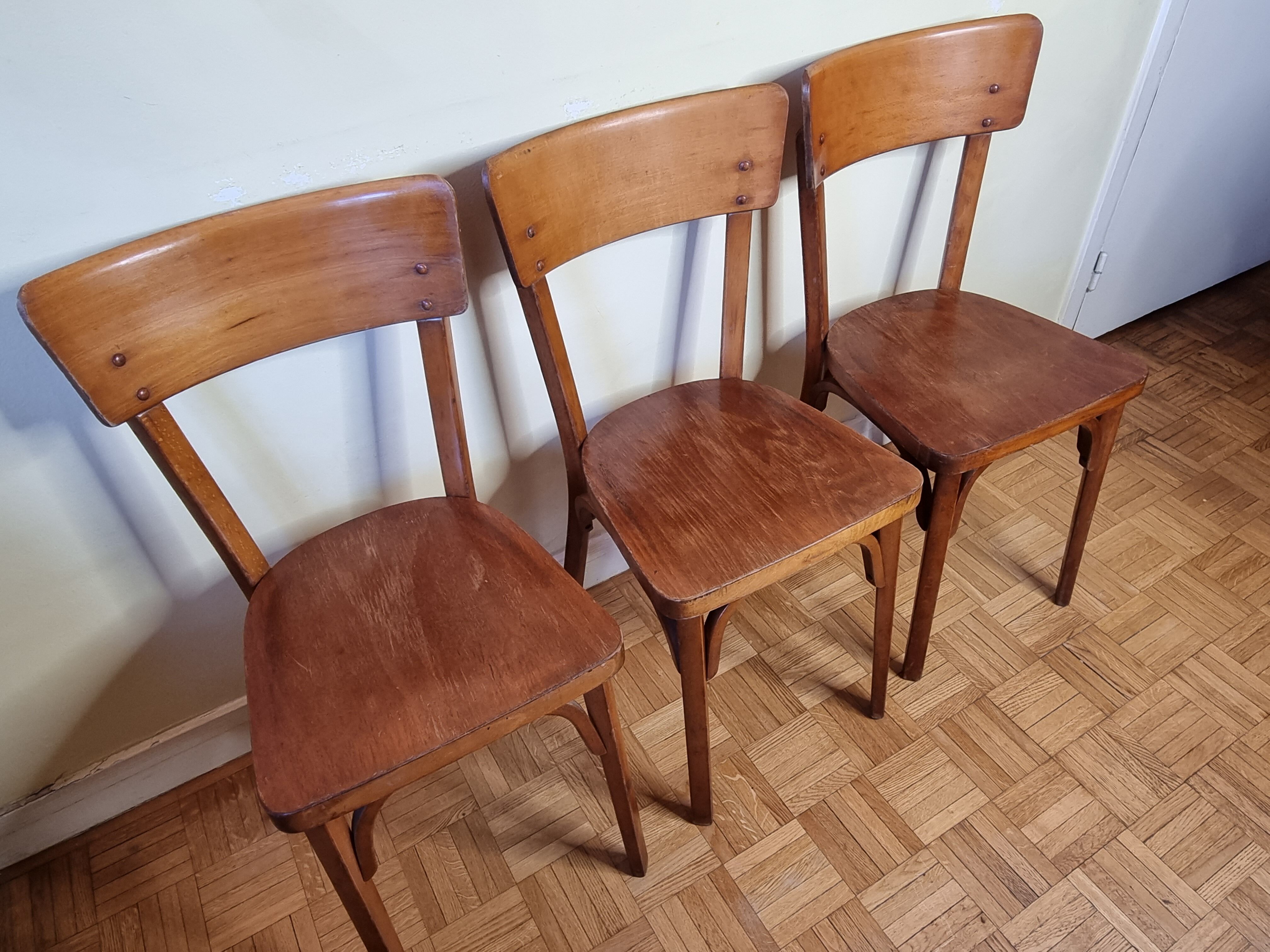 Ensemble de trois chaises bistrot Baumann