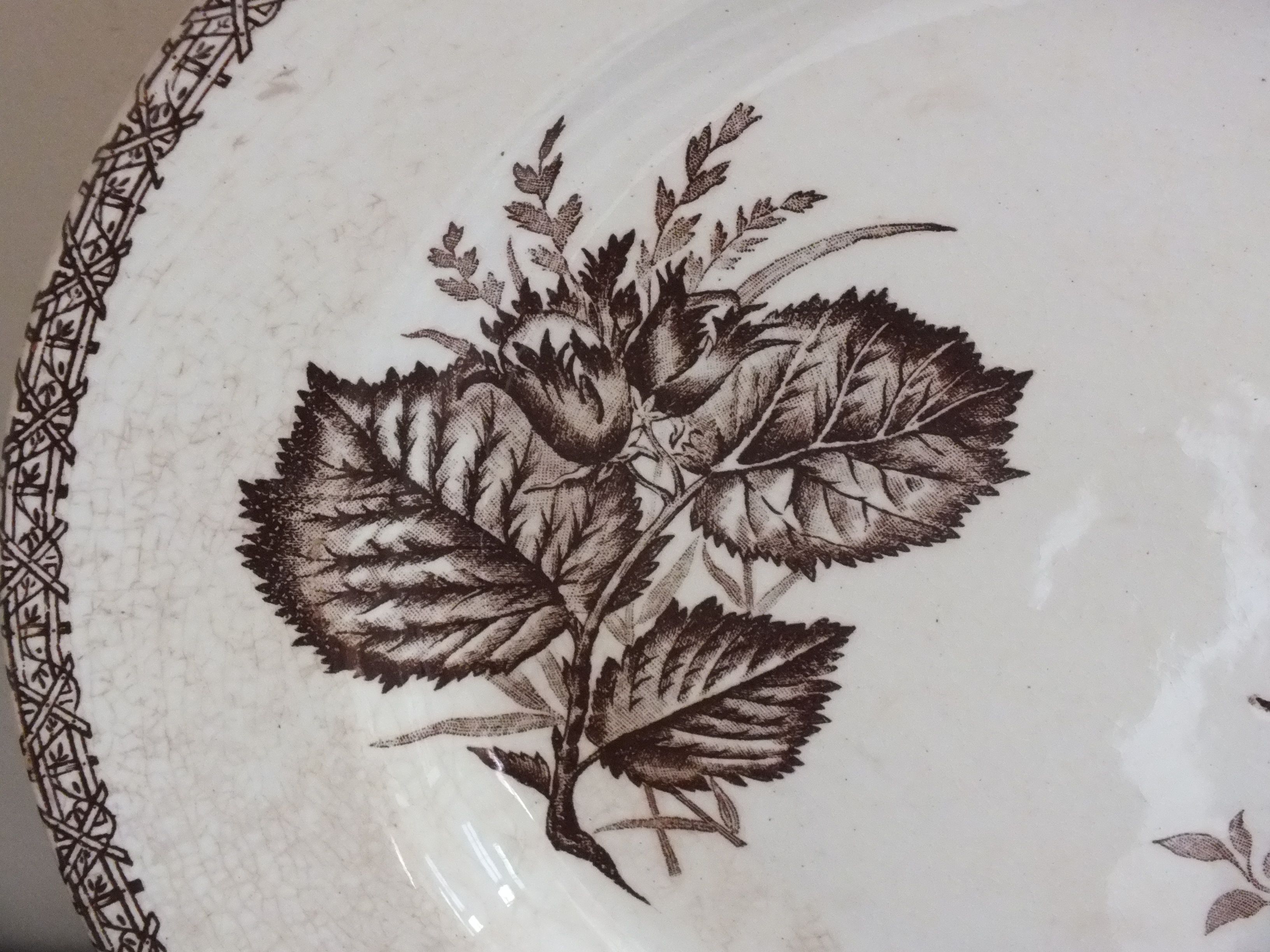 Round dish n°2 Choisy le Roi in Iron Earth decoration fruits and insects