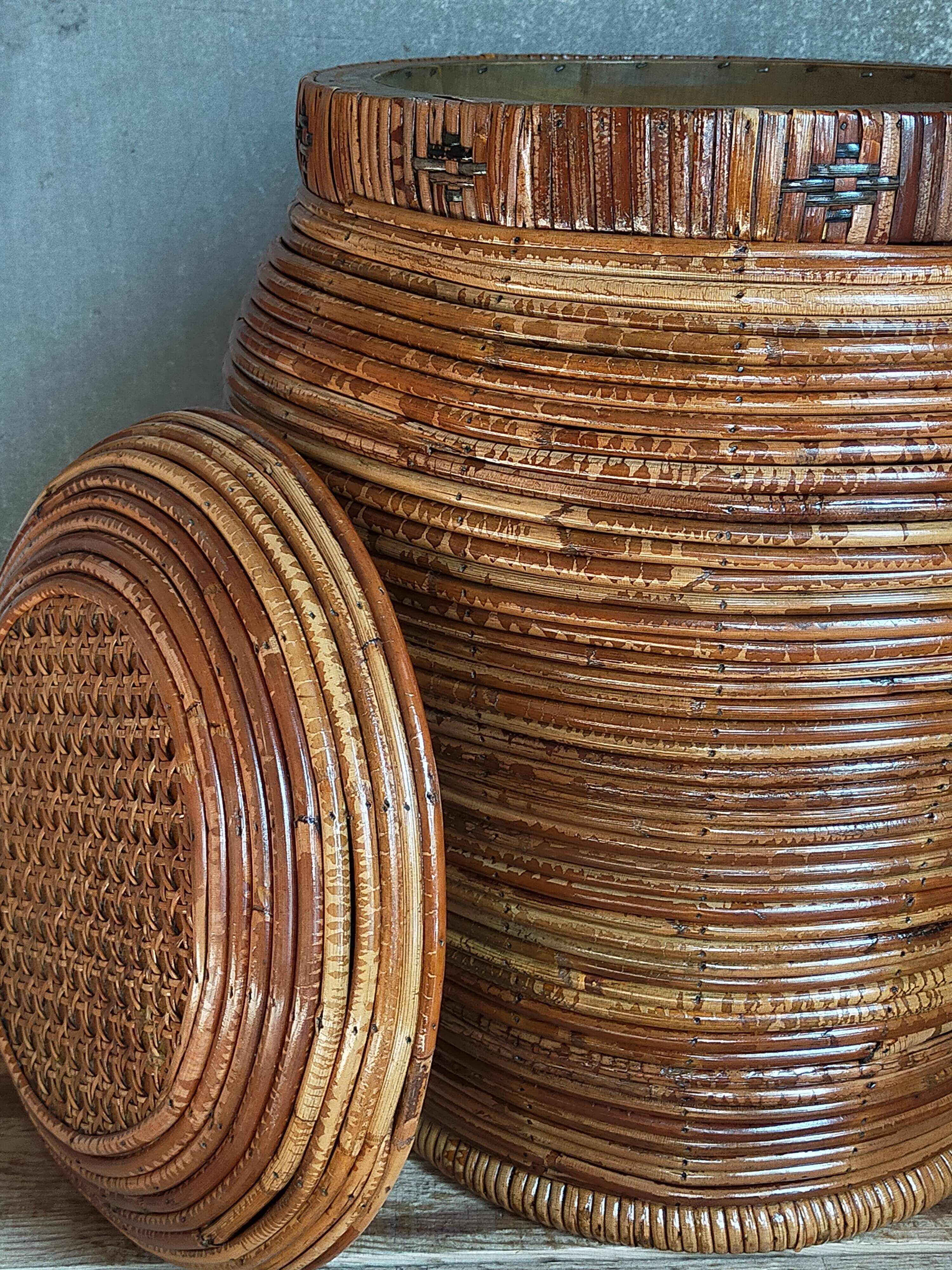 Basket with wooden lid and rattan early XXth