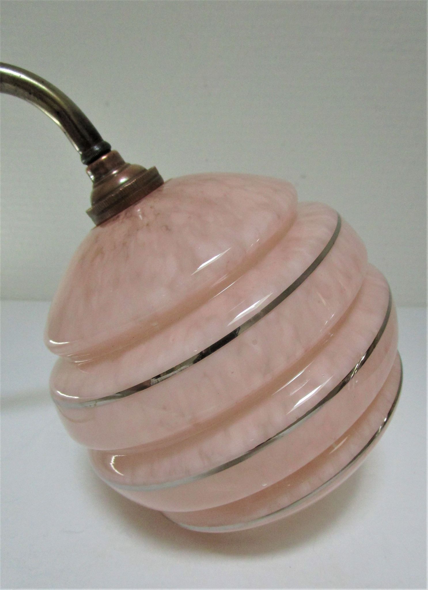 Porcelain porcelain patinated glass of Clichy pink Art Deco