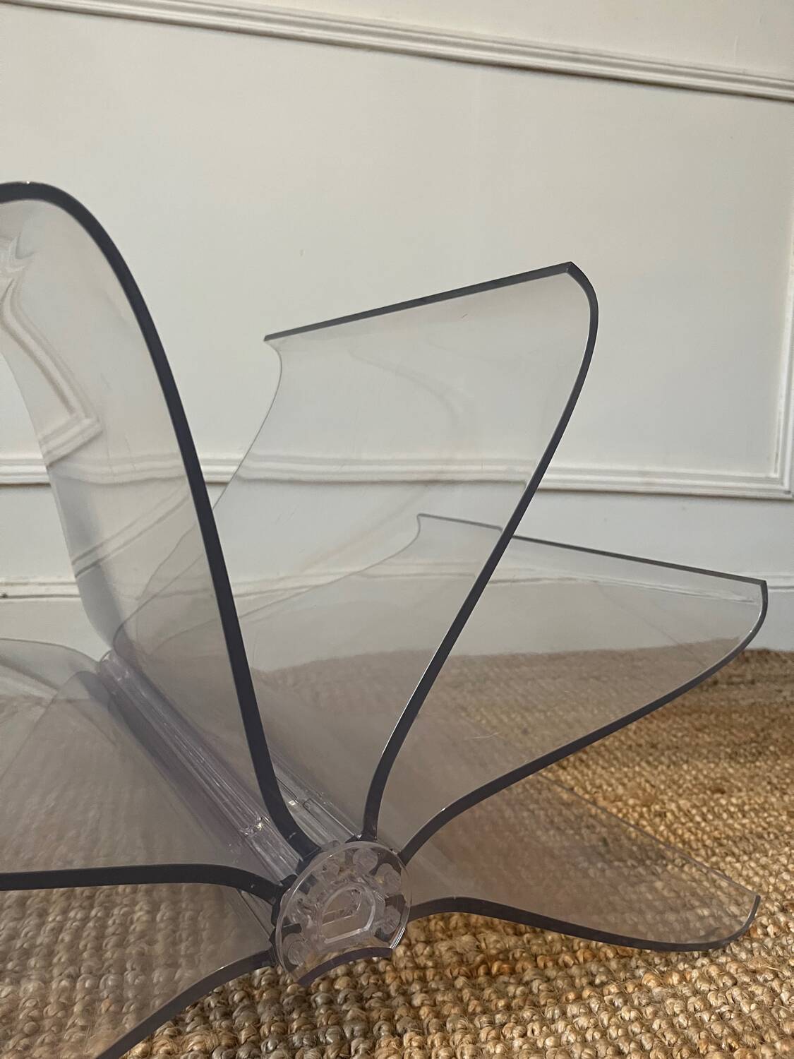 Front magazine rack for Kartell