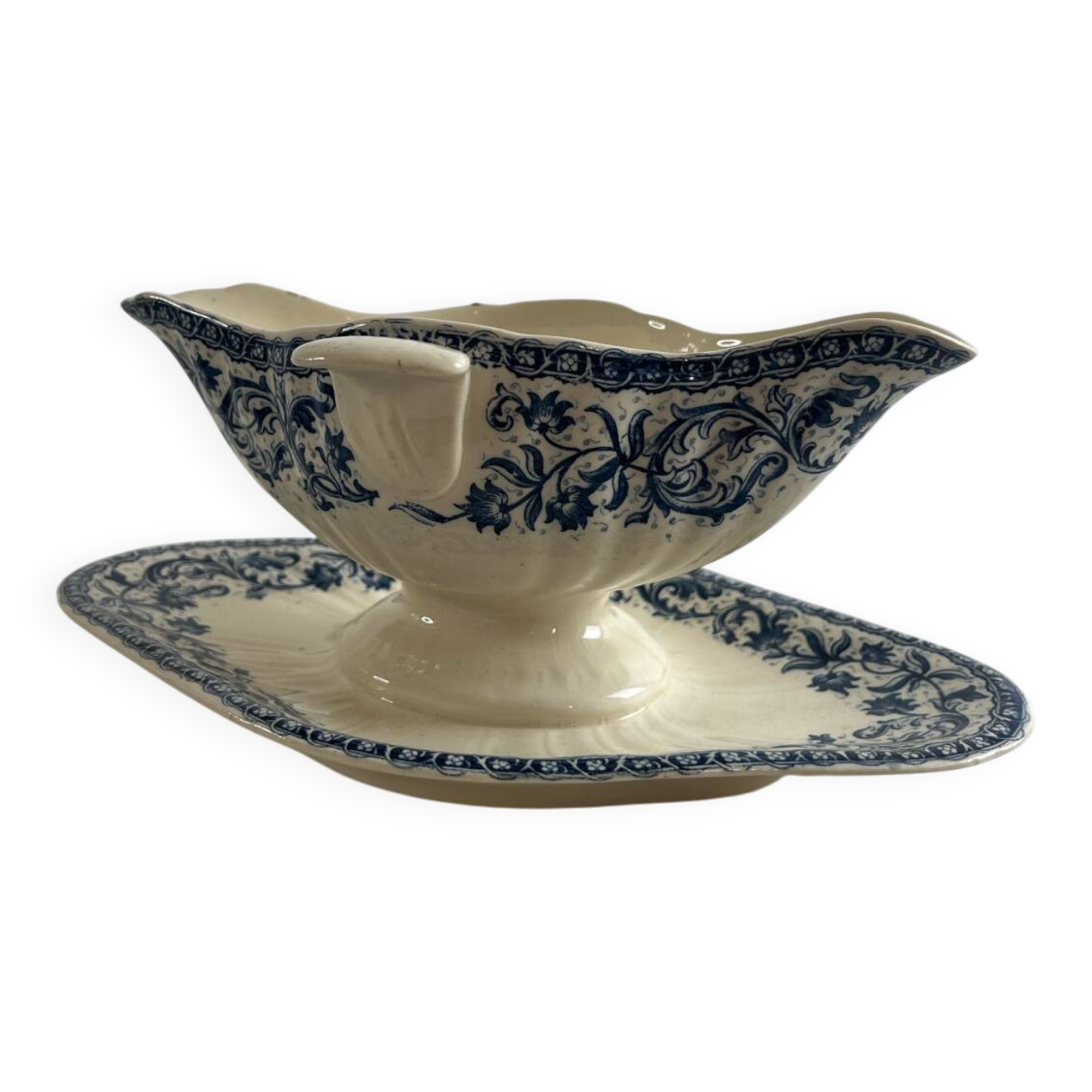 Gien sauce boat, garlands 1937, ironstone