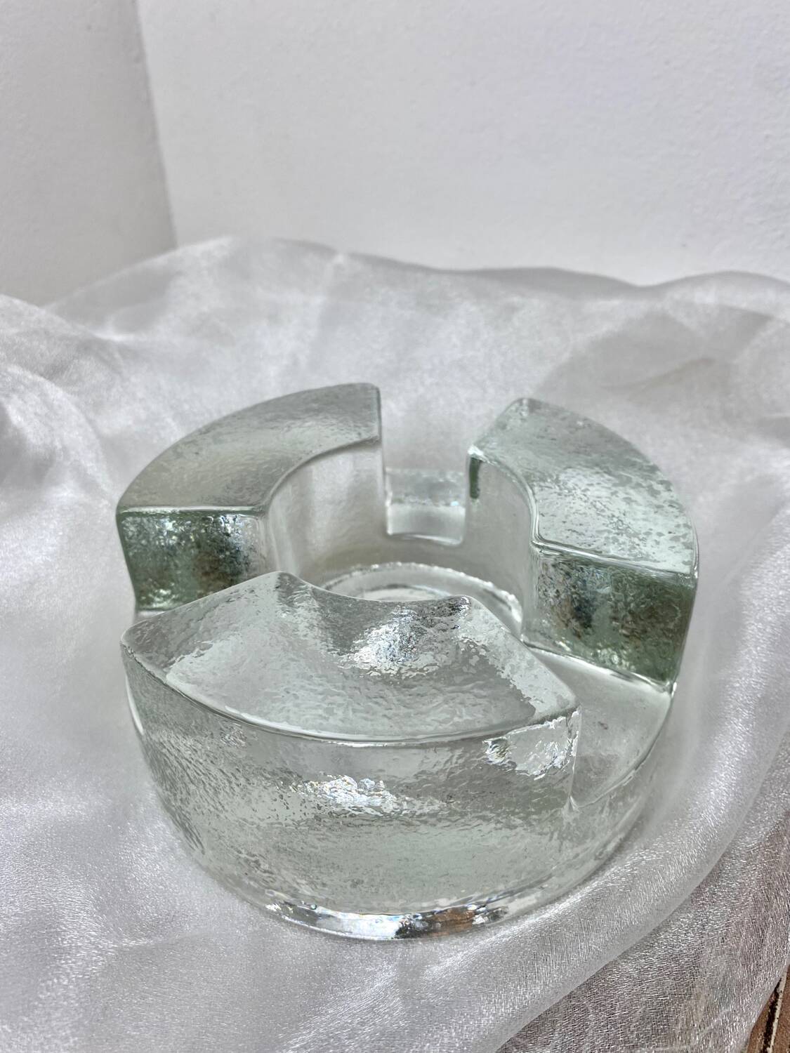 Tea light candle holder