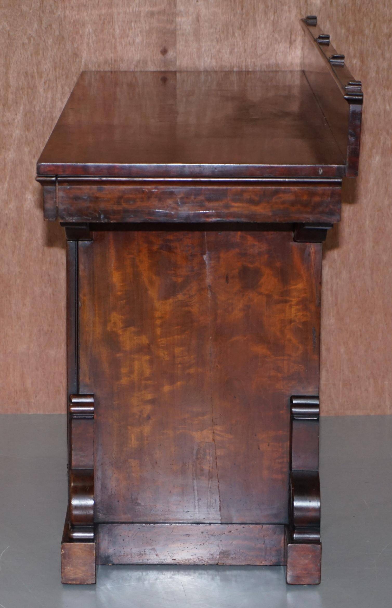 Buffet William IV in carved Cuban hardwood, circa 1830.
