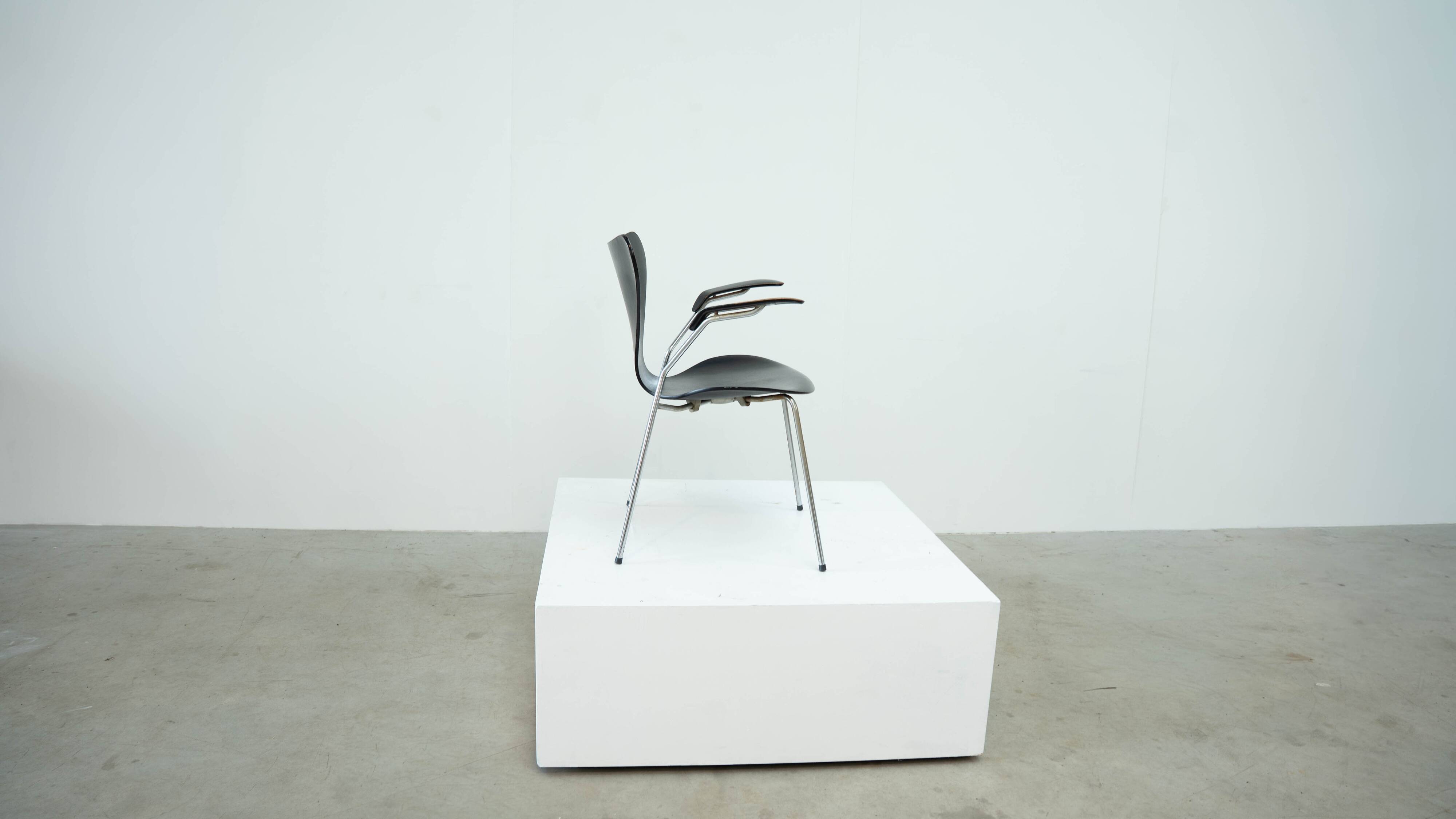 3207 desk chair by Arne Jacobsen for Fritz Hansen