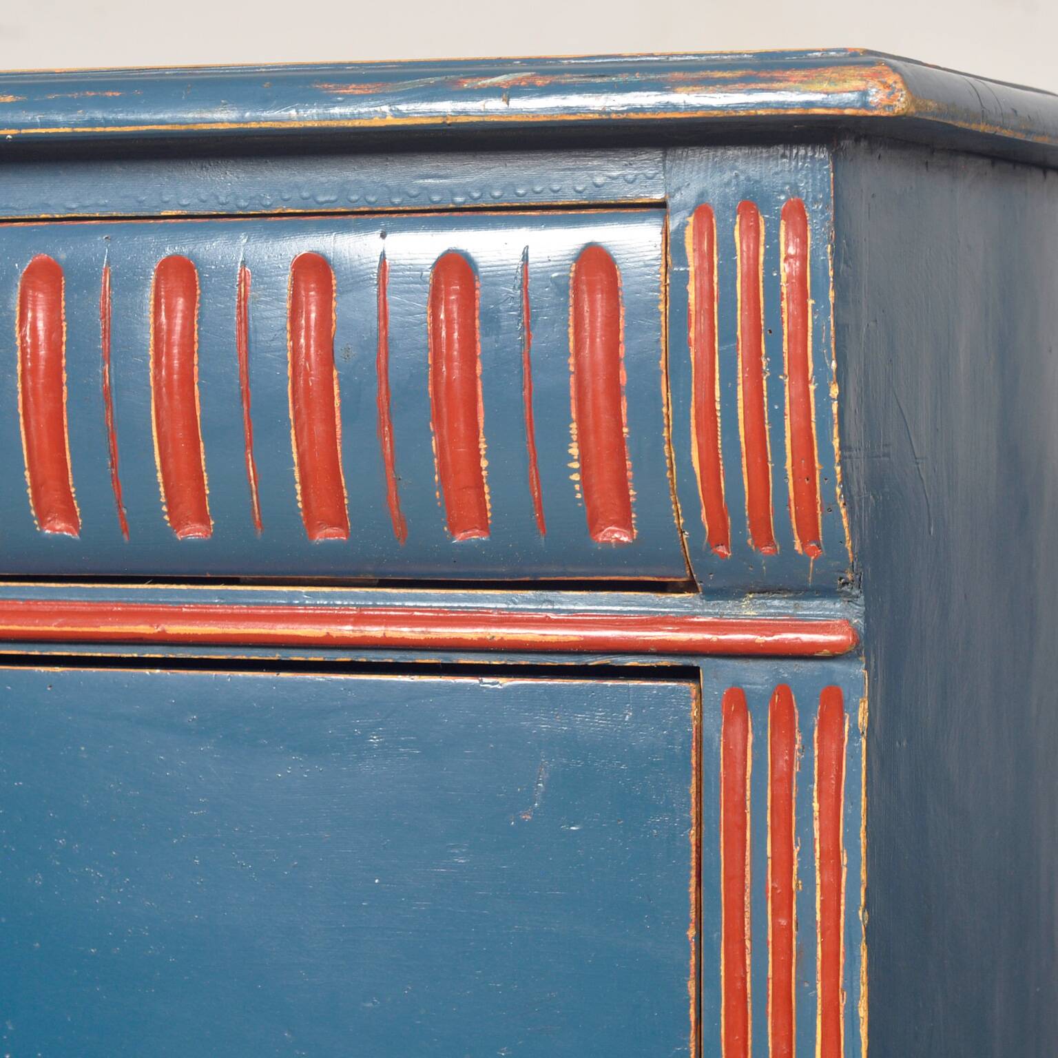 Pine chest of drawers, circa 1925