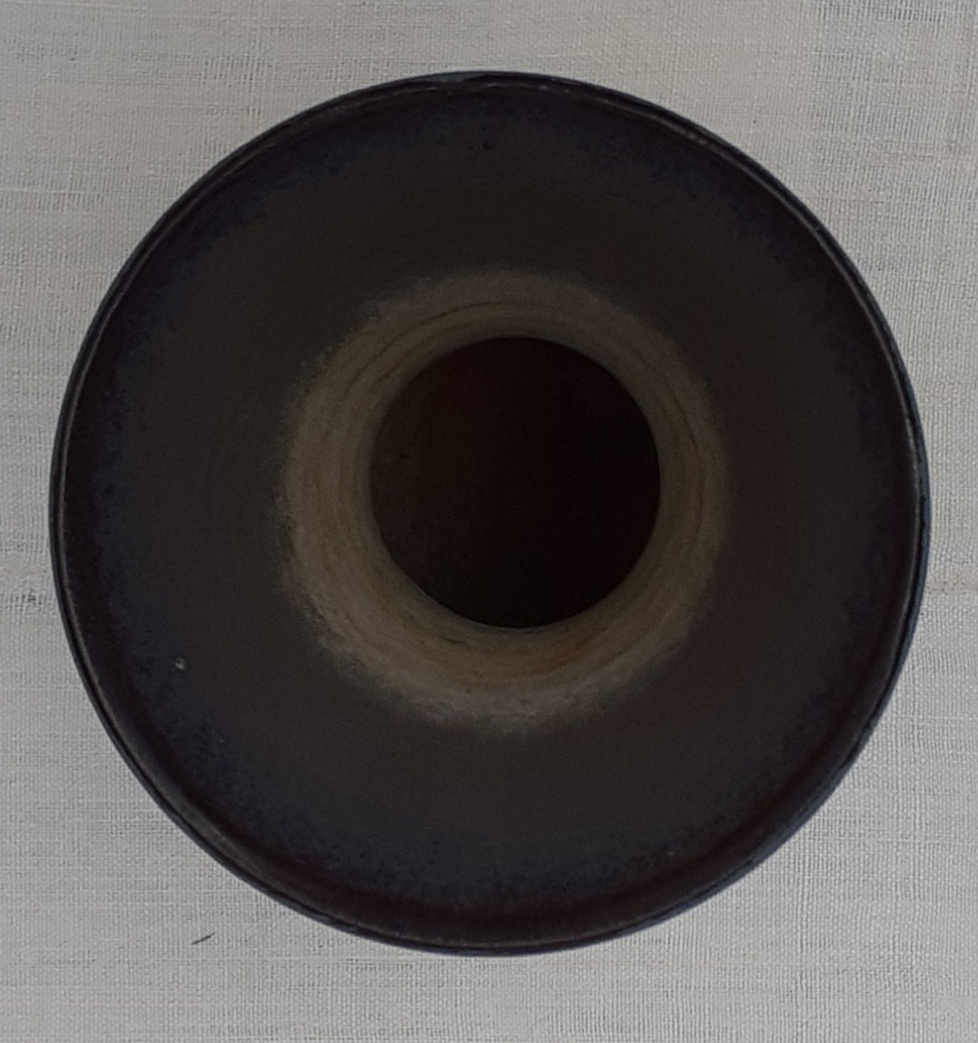 Vase balustre en céramique signé
