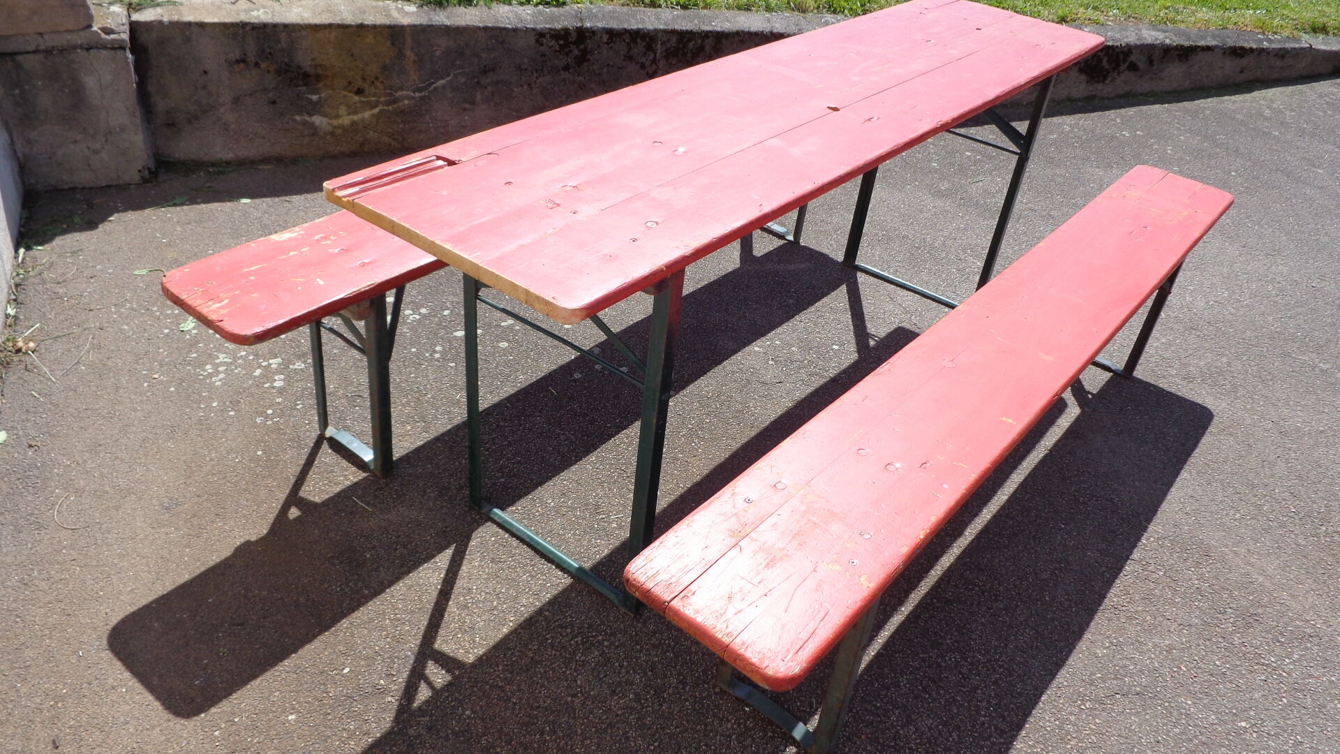 Brewery table + 2 benches
