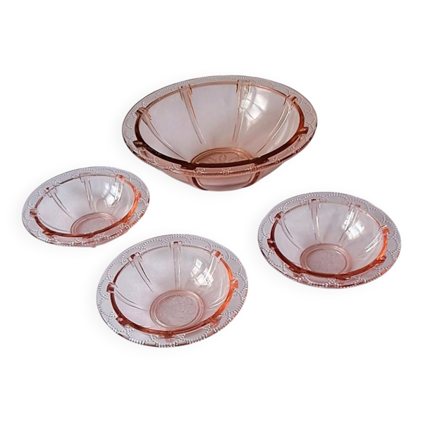 Coupe et coupelles en verre rose, 1930