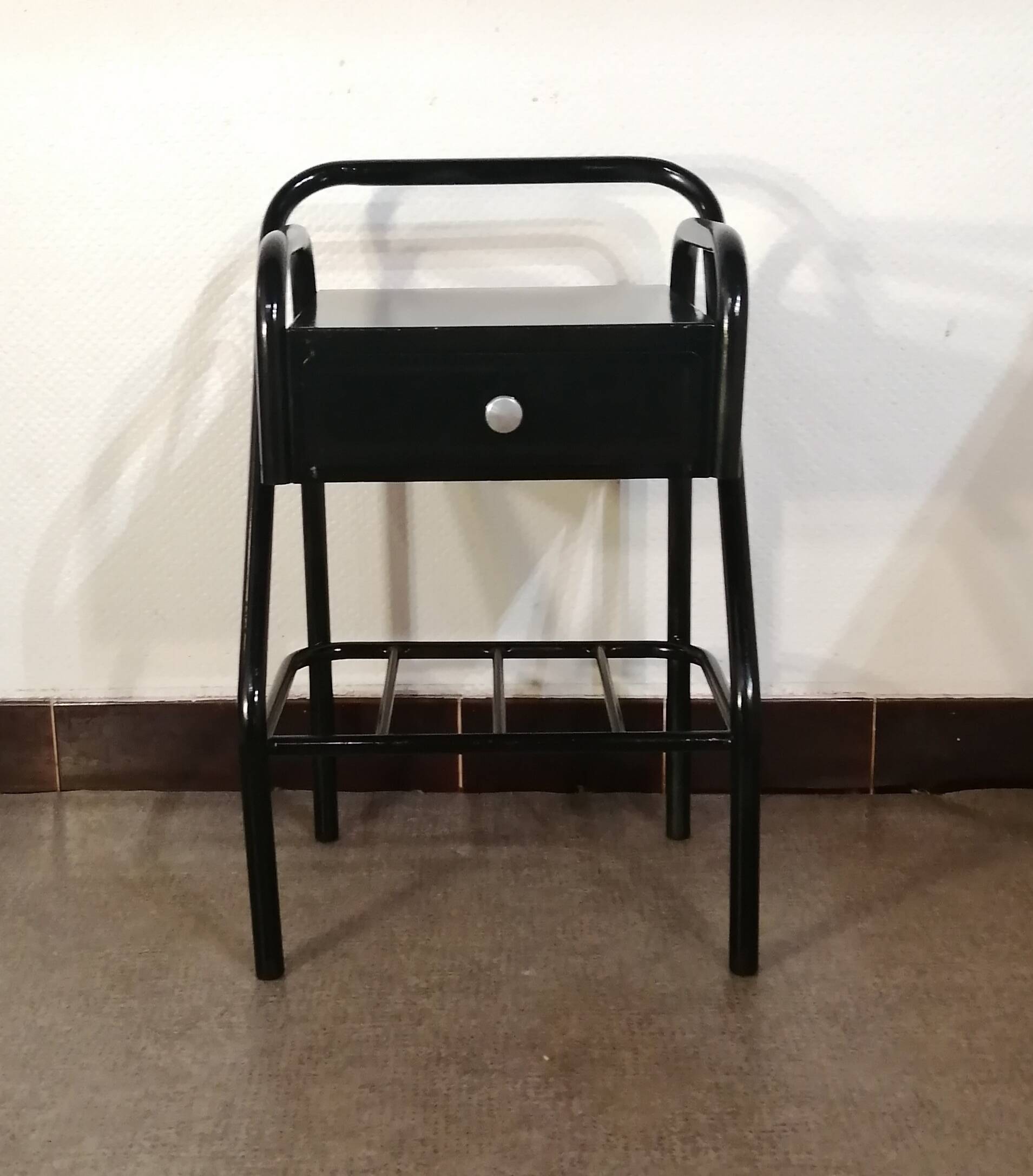 Design hospital/boarding school bedside table in vintage black metal 1920.