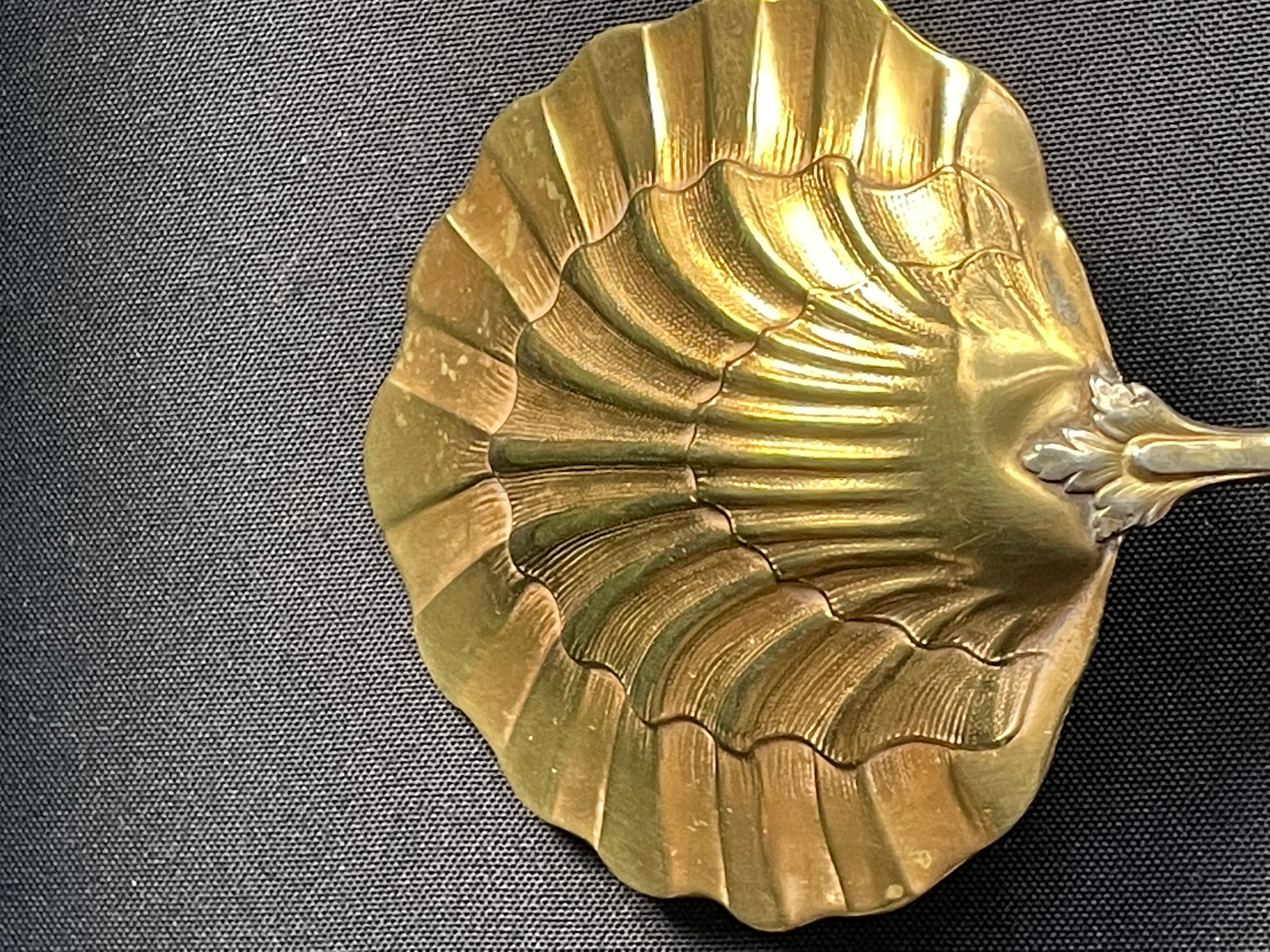 Covered strawberry service box