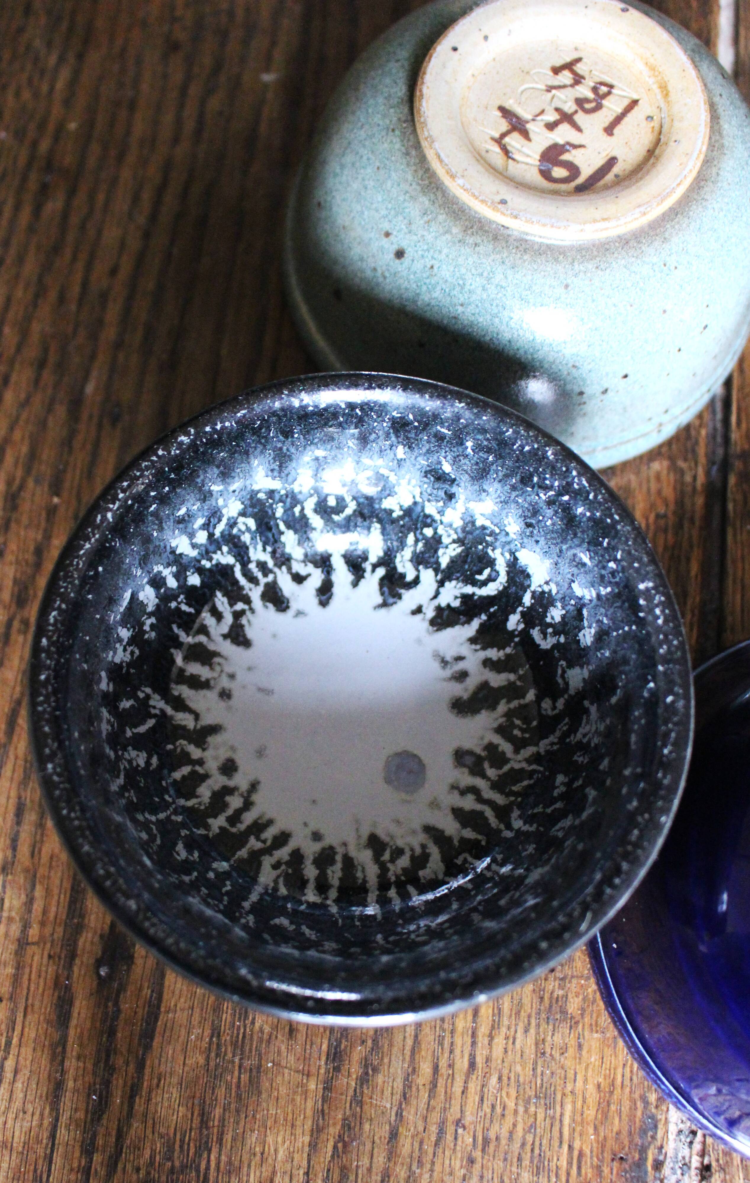 A set of 4 pottery bowls in coloured glaze.