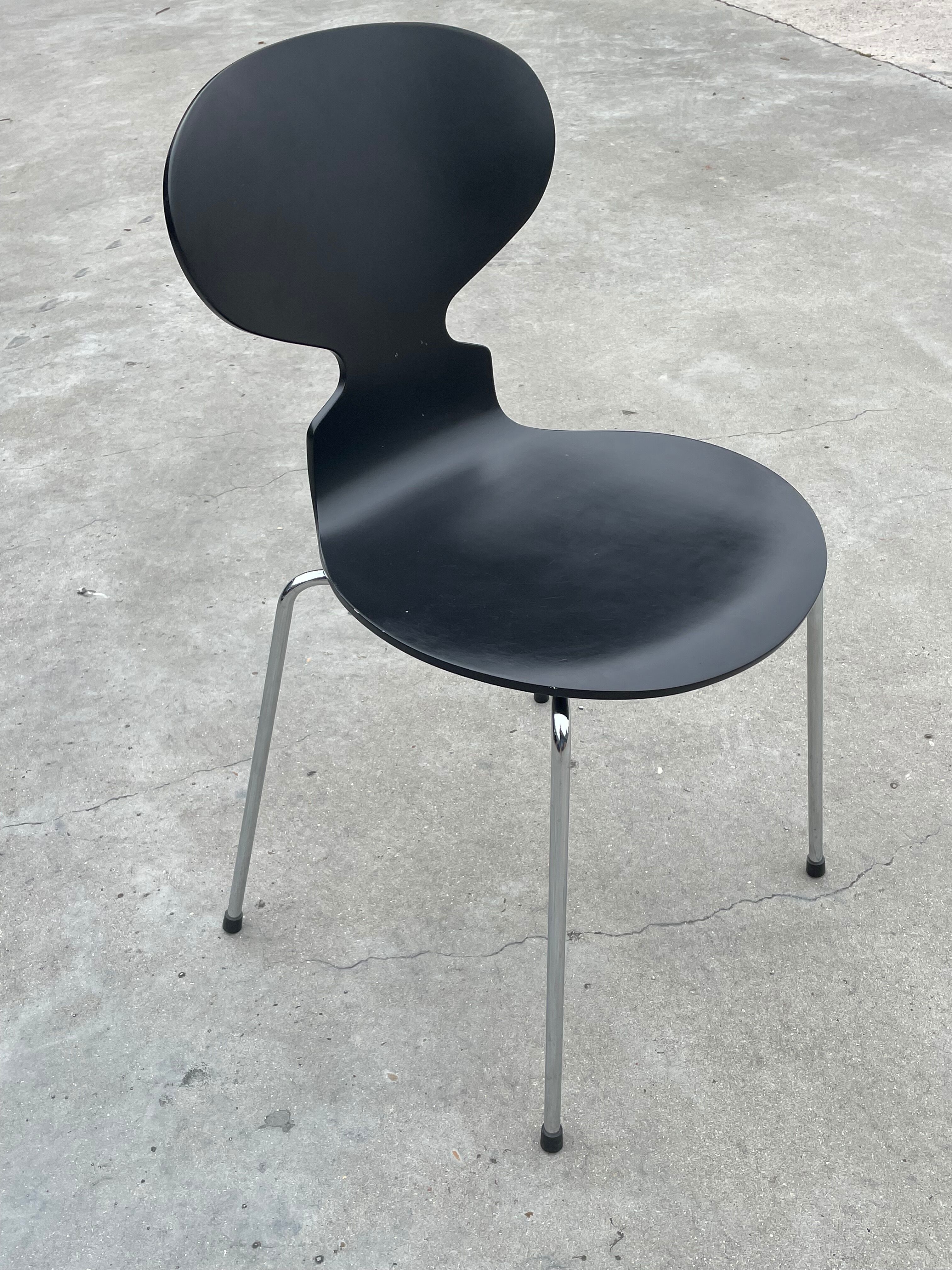 Arne Jacobsen - Fritz Hansen, Chair Model Ant in black