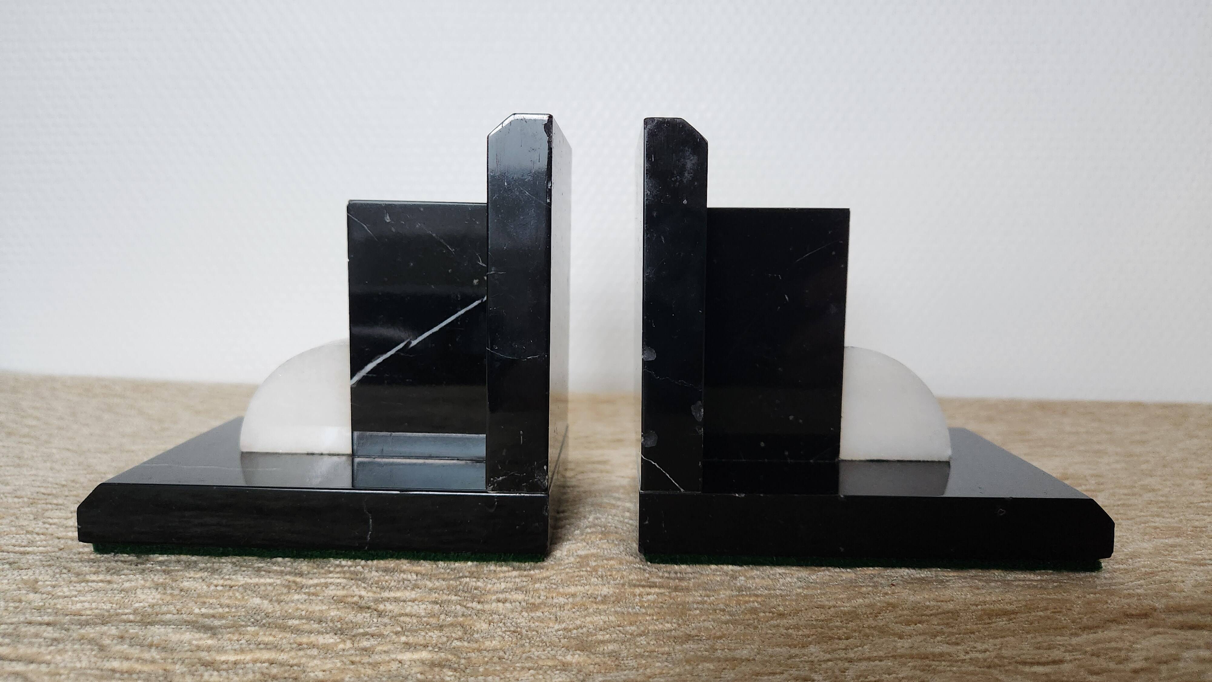 Geometric bookends in black marble and white stone – Art Deco style