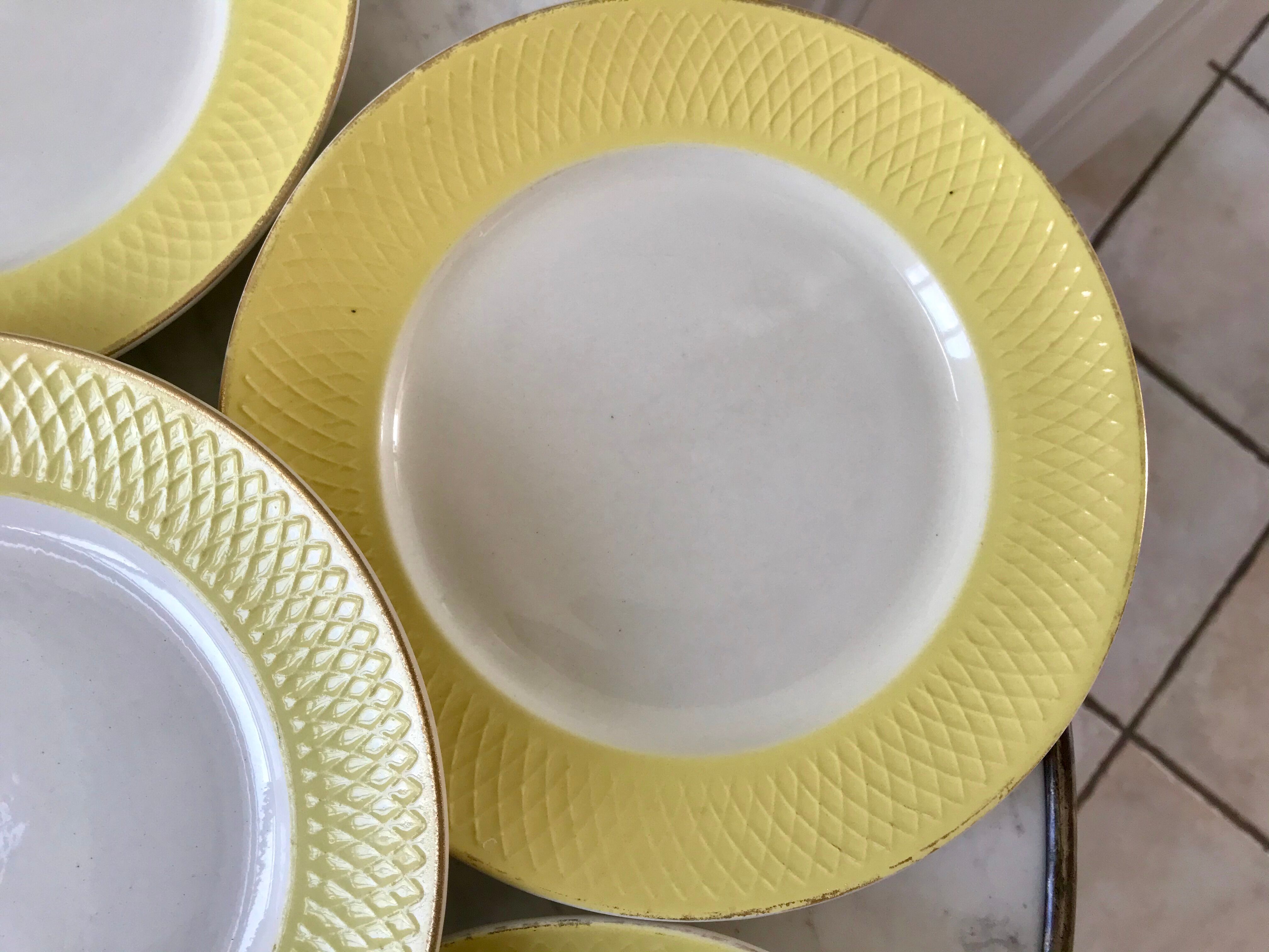 set of 6 flat plates Moulin des Loups textured canary yellow 50s