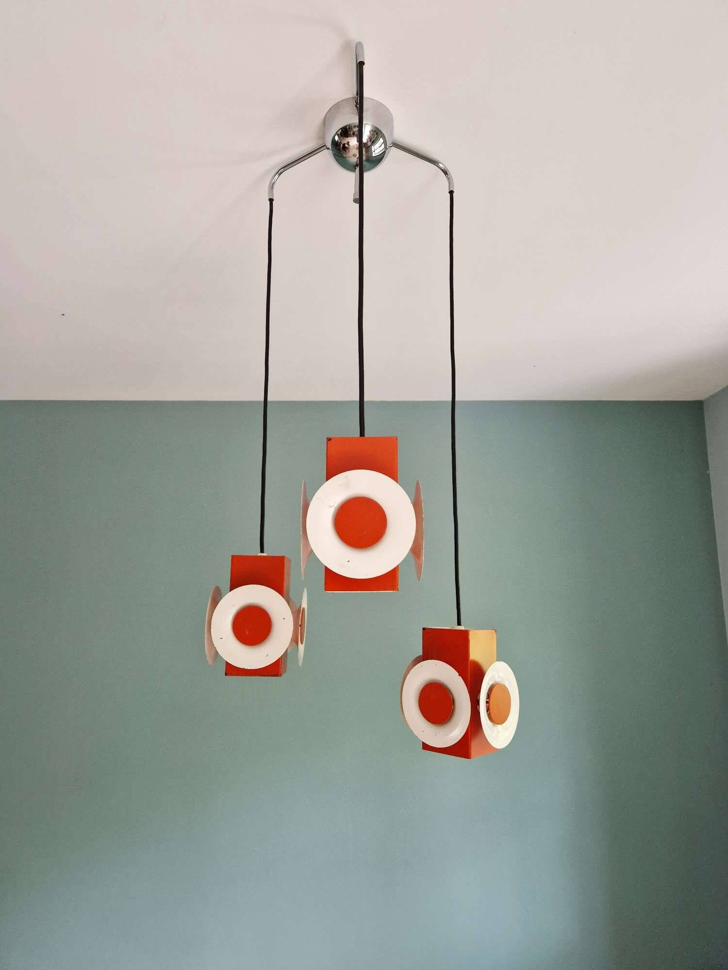 Space Age cascade chandelier in orange and white lacquered metal, RAAK, 1970