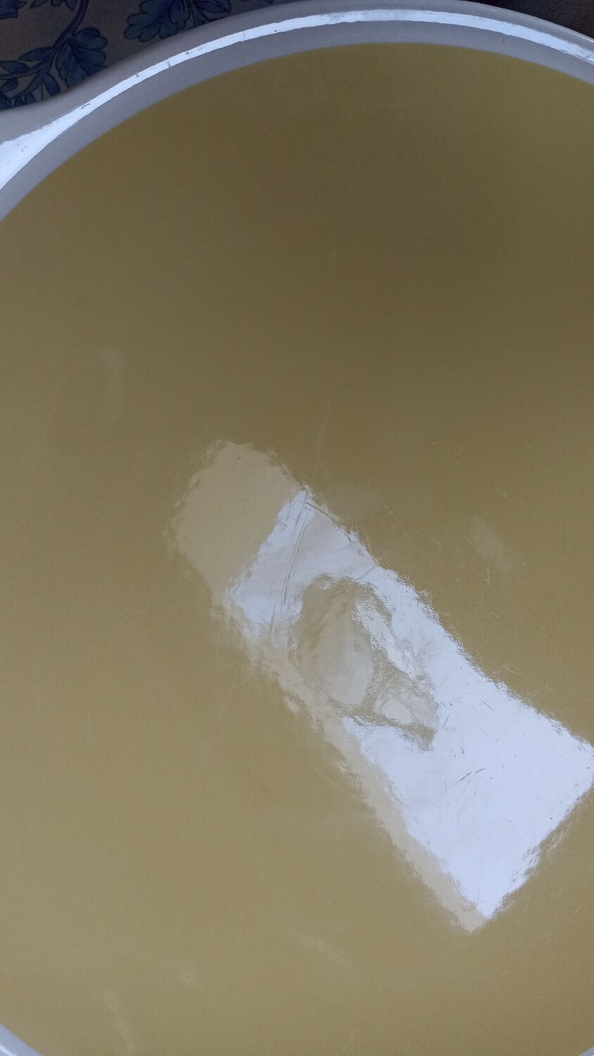 Villeroy and Boch yellow and white cake dish