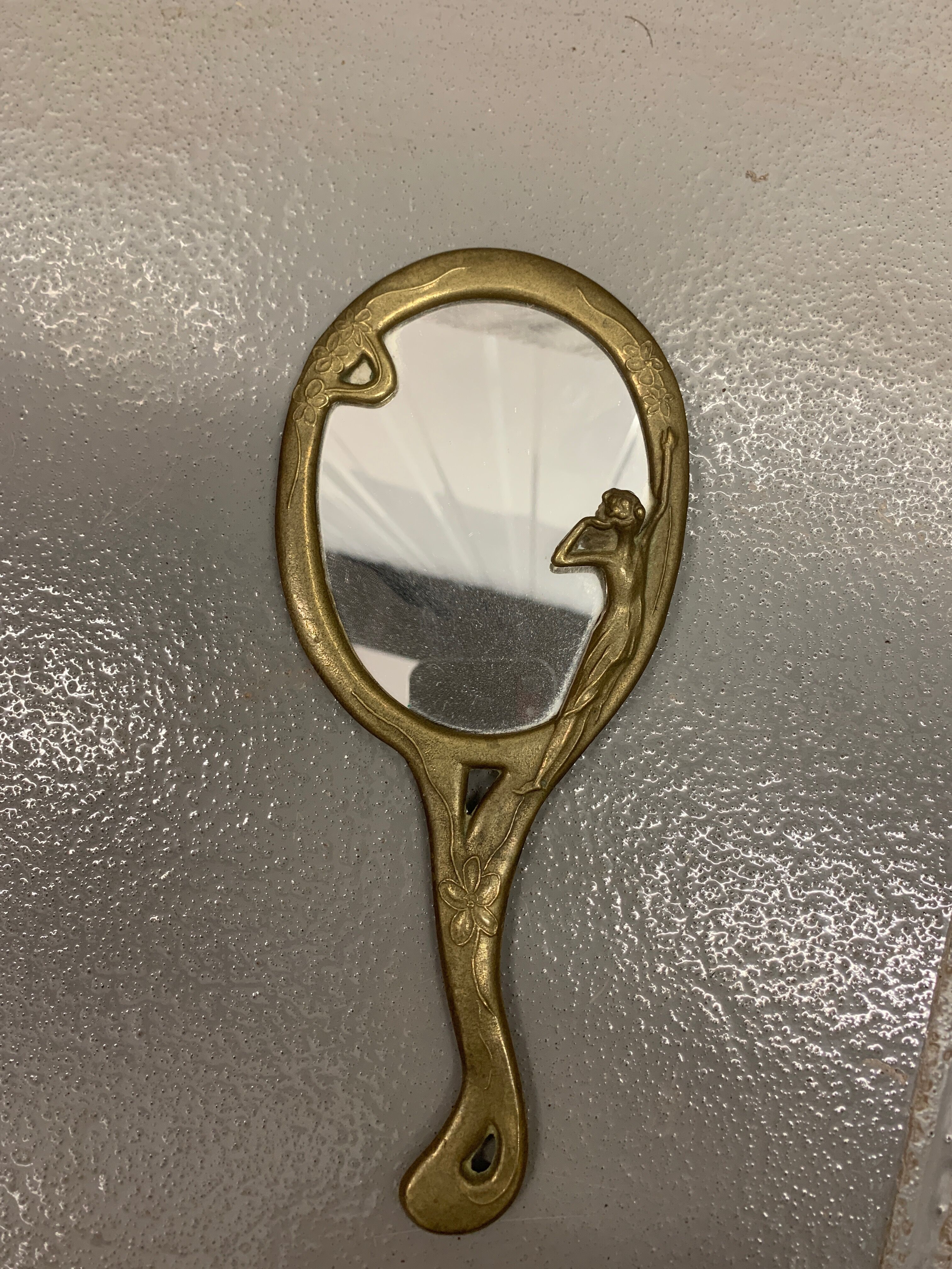 Hand mirror