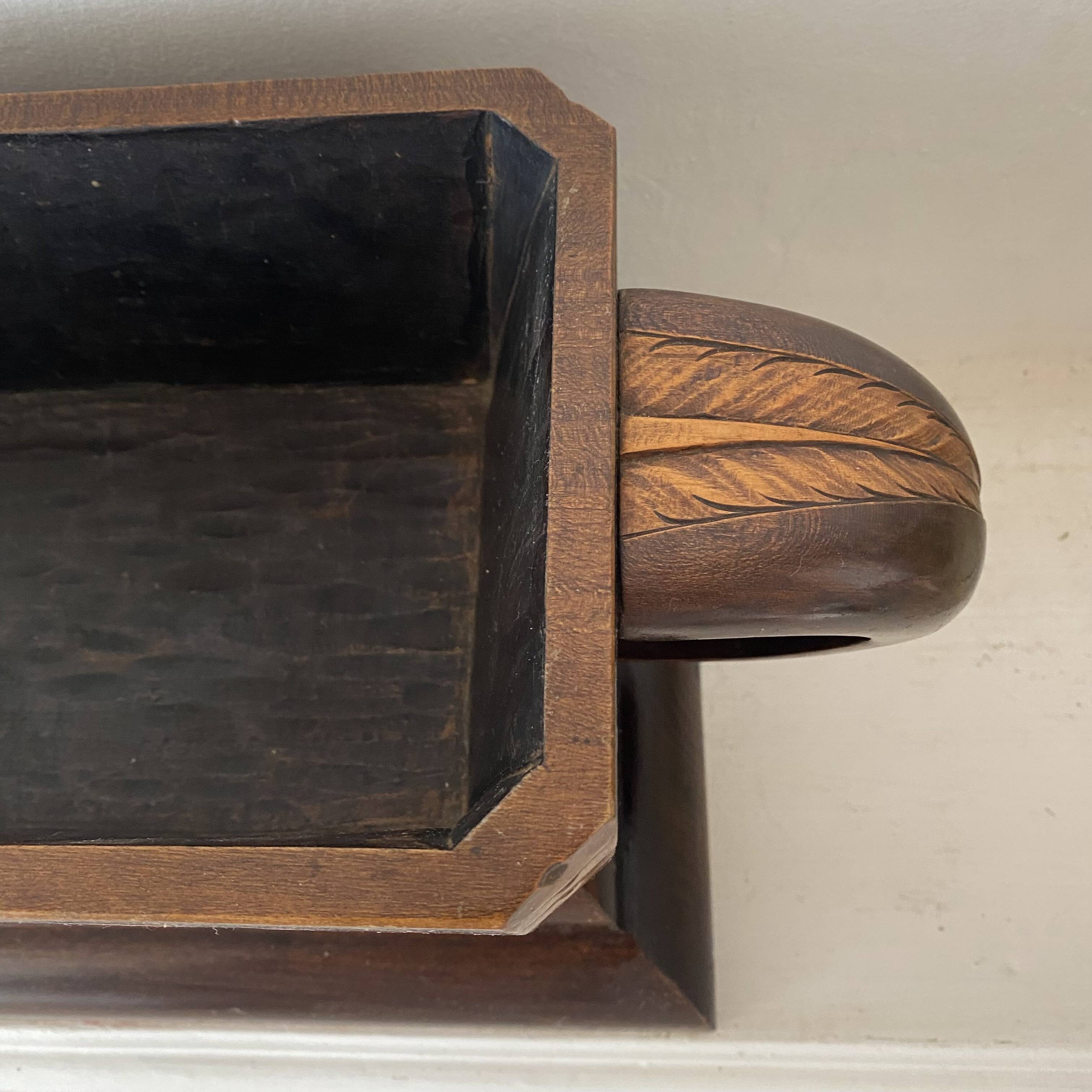 Art Deco jardinière in carved wood, decorated with roses.