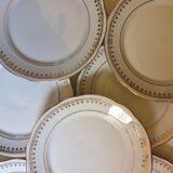 Suite de 14 assiettes plates porcelaine blanche dorée