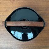 Black enamelled cast iron pot with a teak handle in mid-century style by Timo Sarpaneva for Rosenlew of Finland, 1960s.