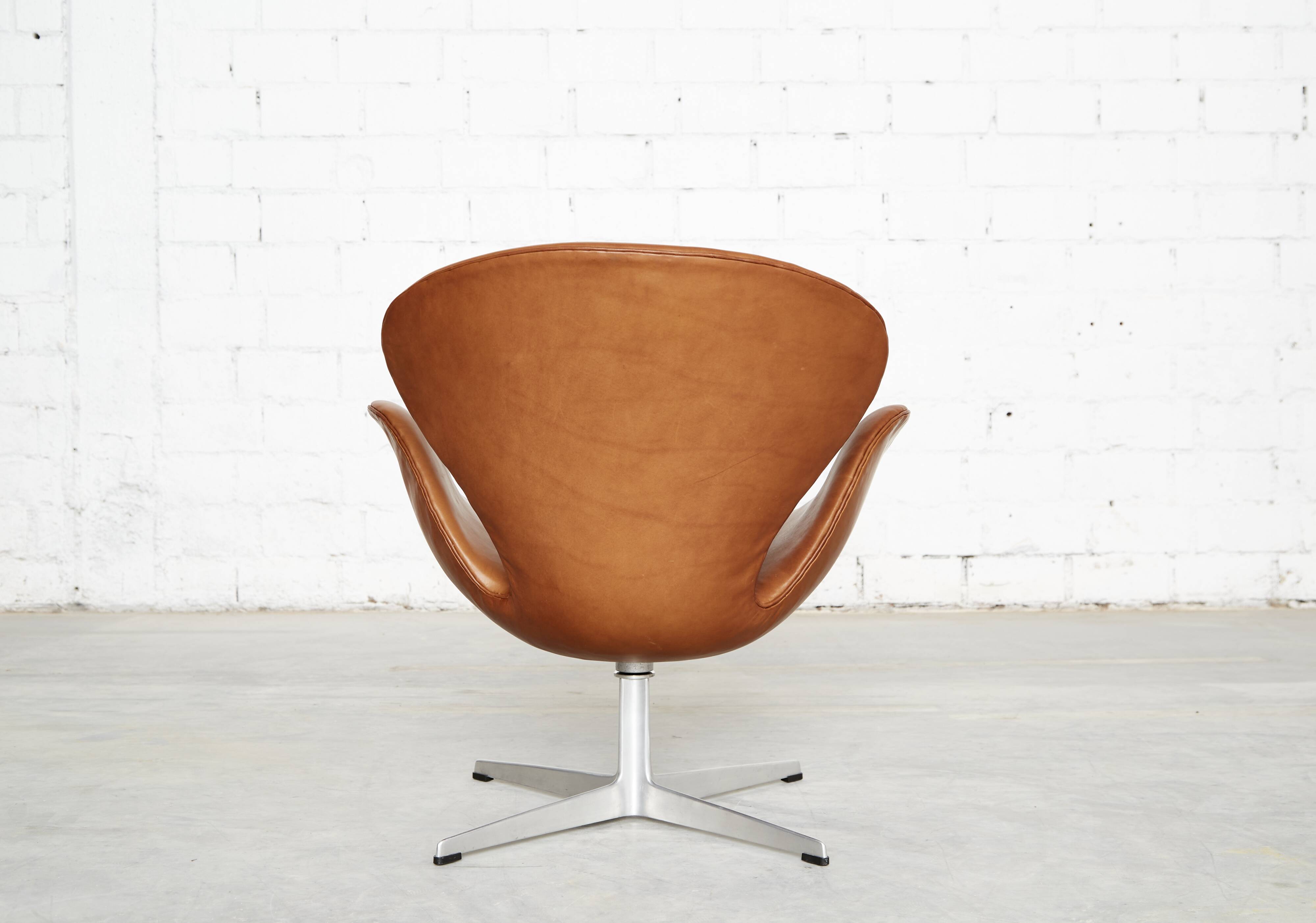 Arne Jacobsen Swan Chair for Fritz Hansen