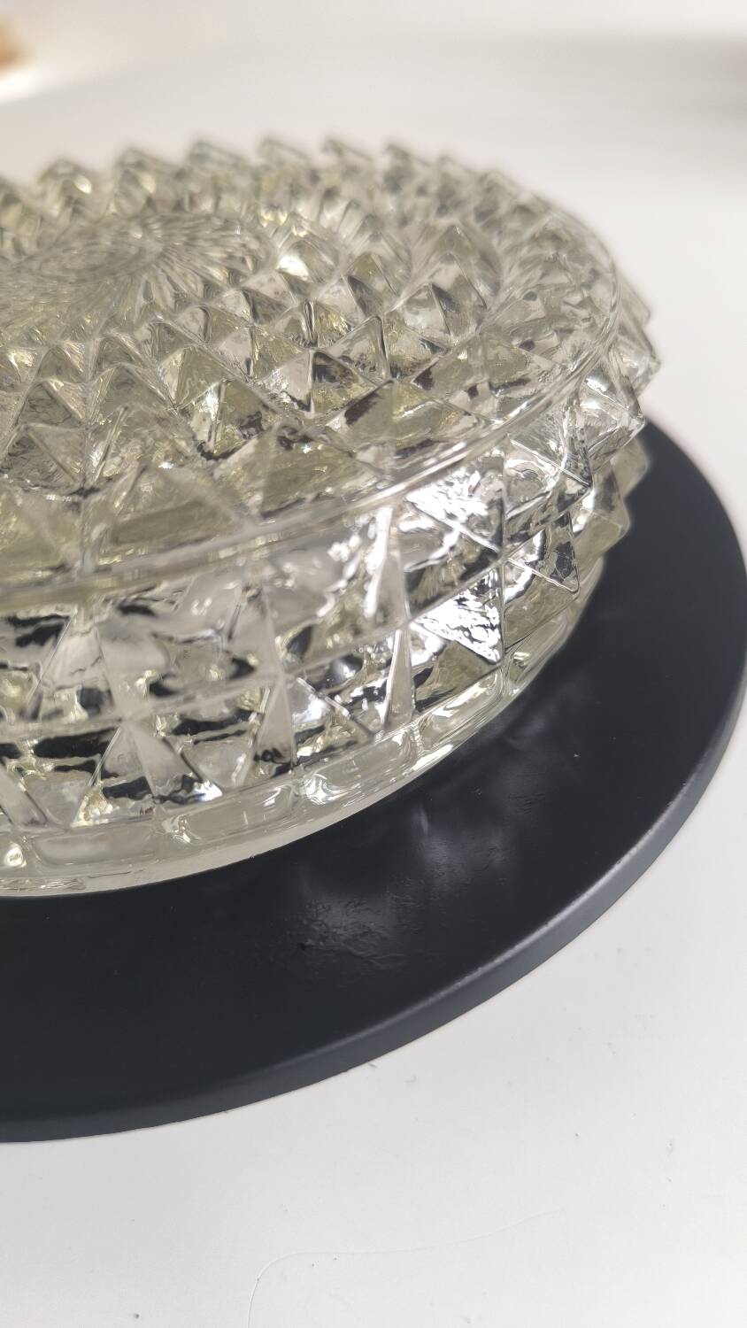 Wall lamp in chiseled glass and lacquered metal 1970