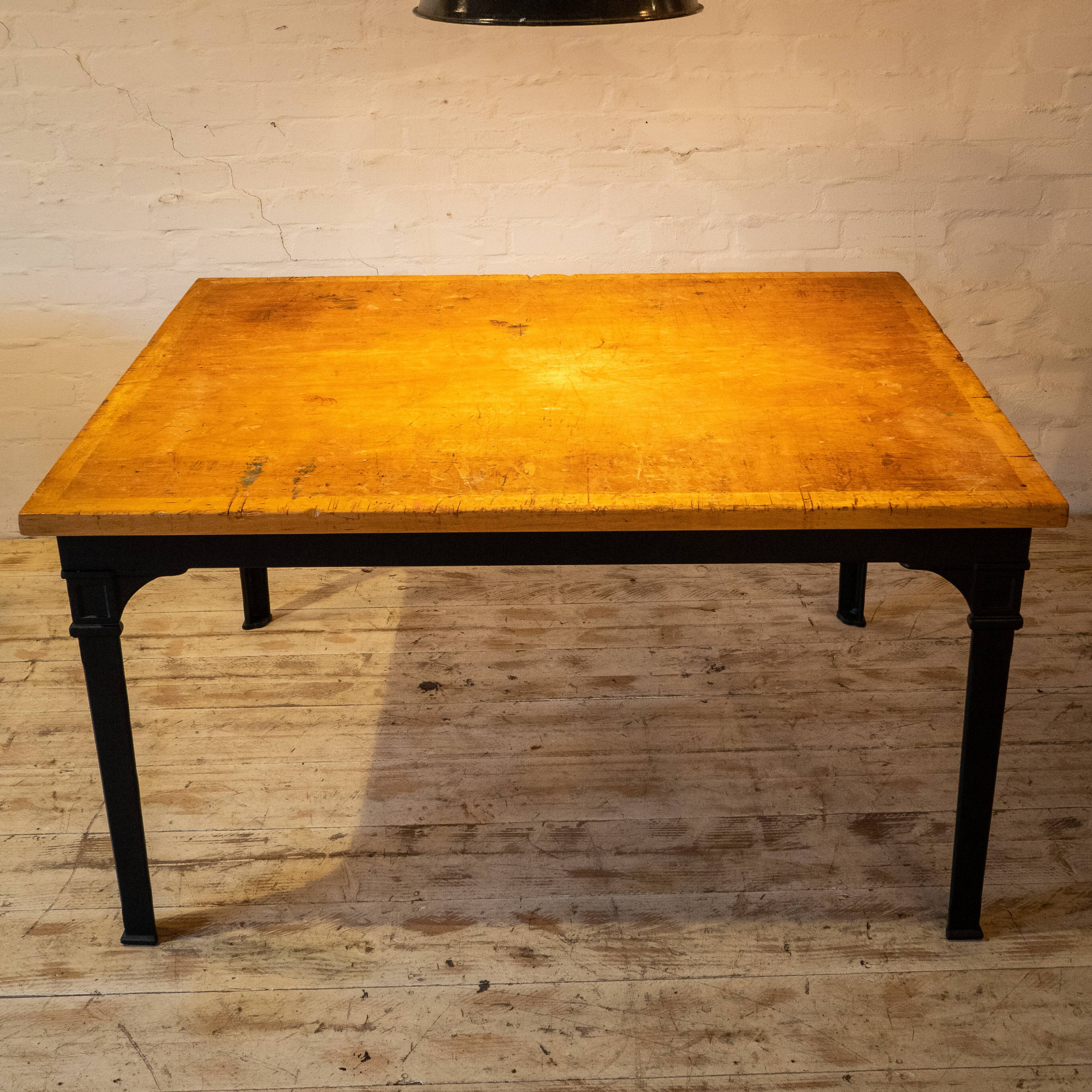 Table de la Reichsbahn avec plateau d'établi