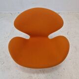 Set of 2 Swan Chairs by Arne Jacobsen and Fritz Hansen