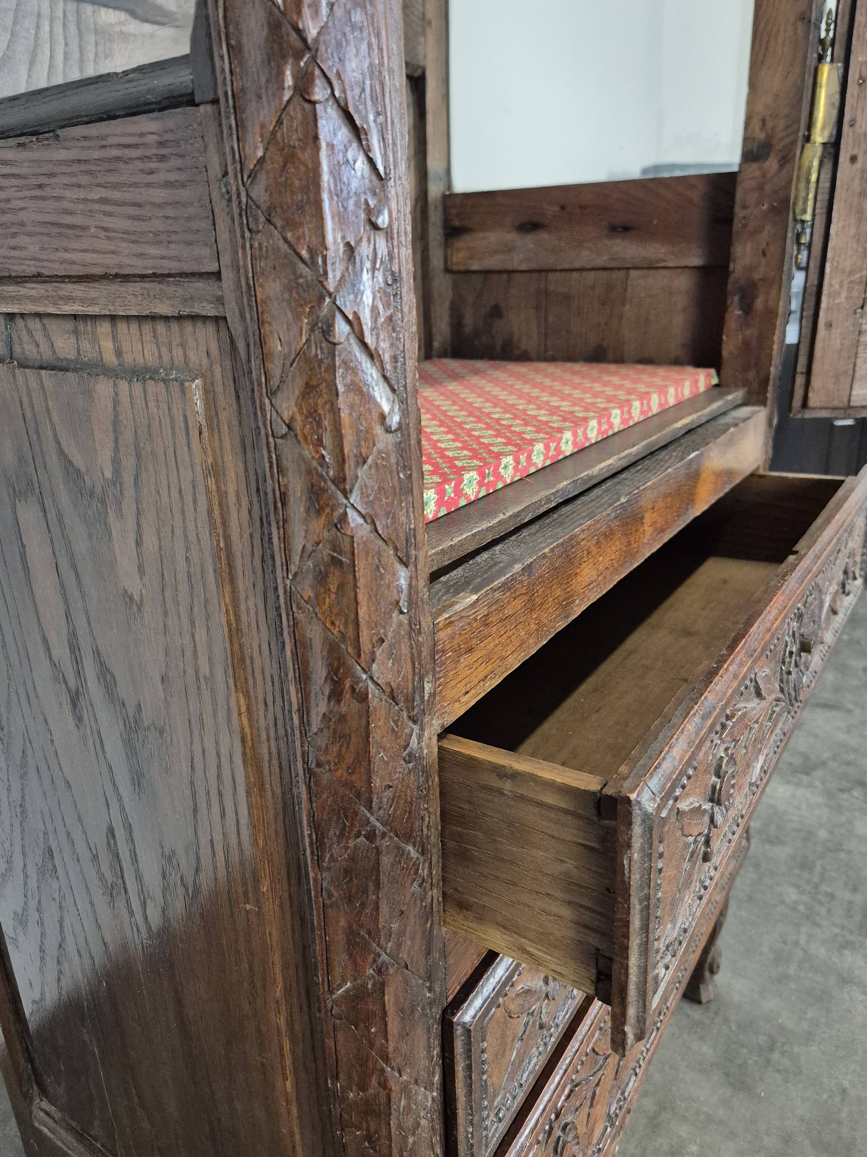 Vitrine commode bonnetière normande du XIXème
