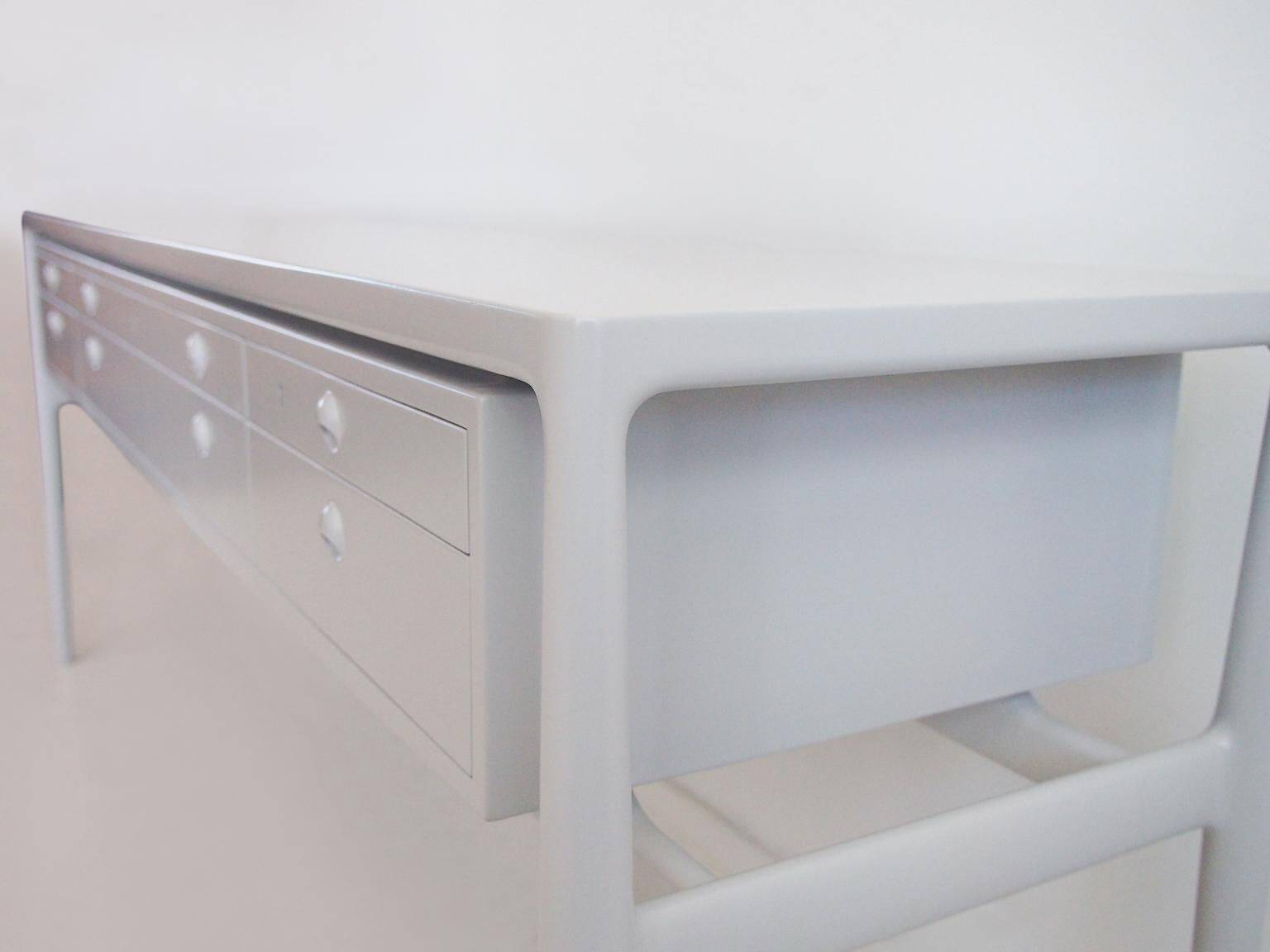 Helge Vestergaard-Jensen - Painted wooden enfilade in light grey