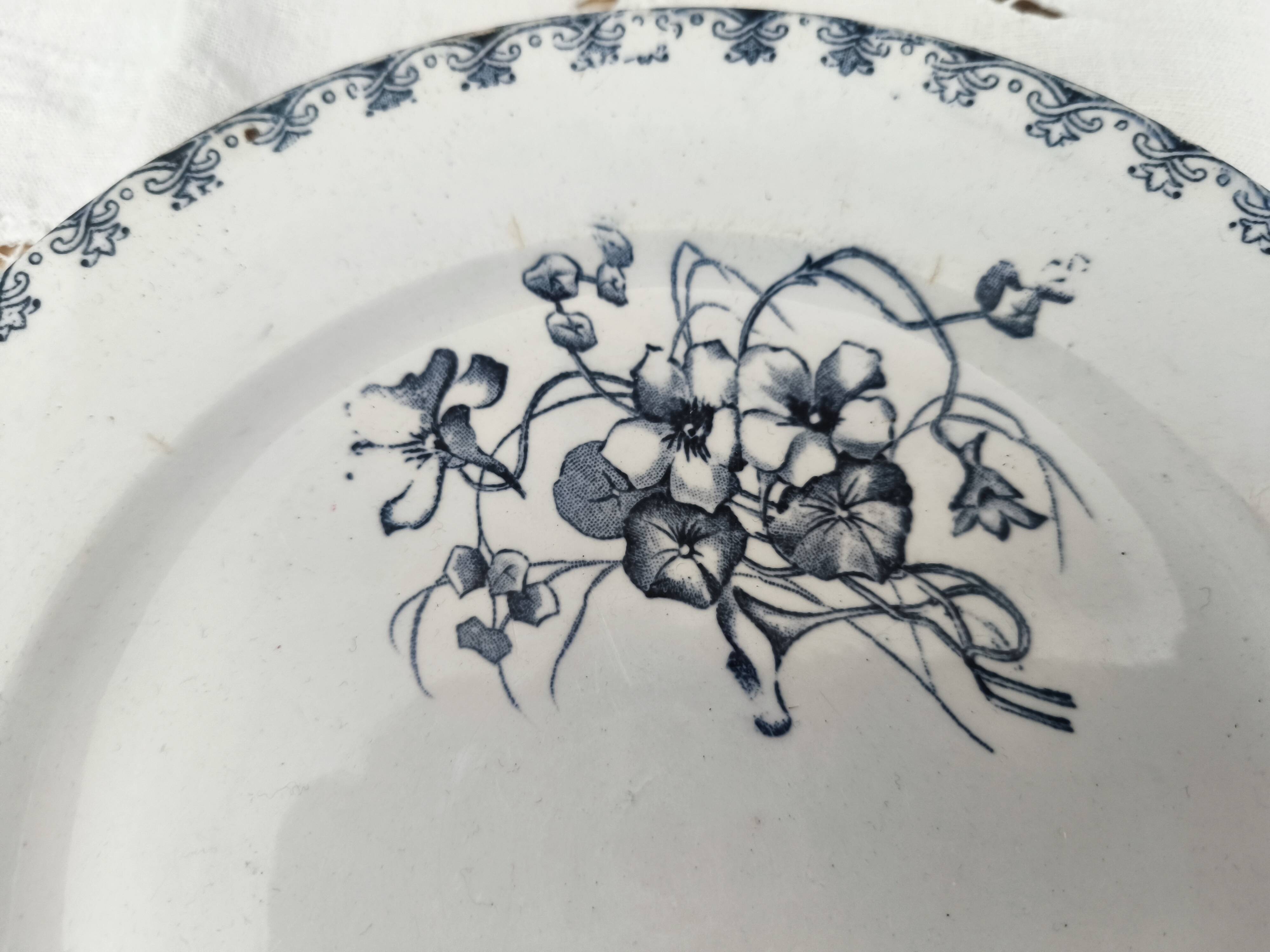 Art Nouveau dessert plate Terre de Fer U&C Sarreguemines model Véga