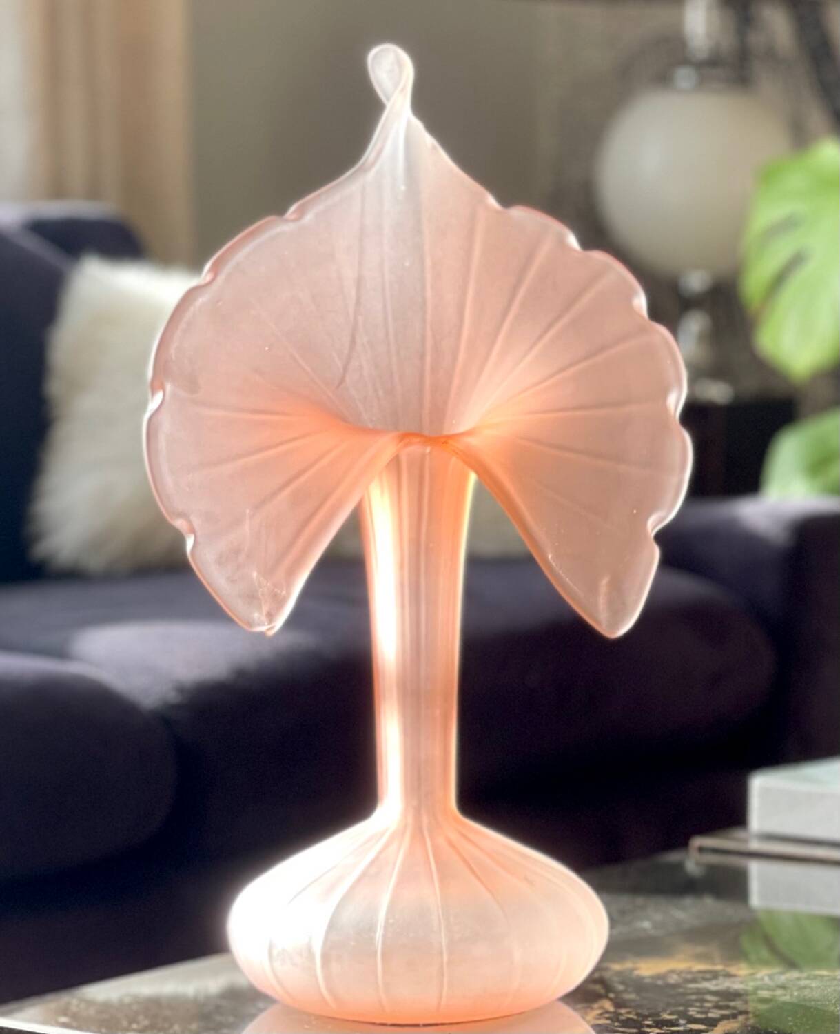 Leonardo vase in pink frosted glass