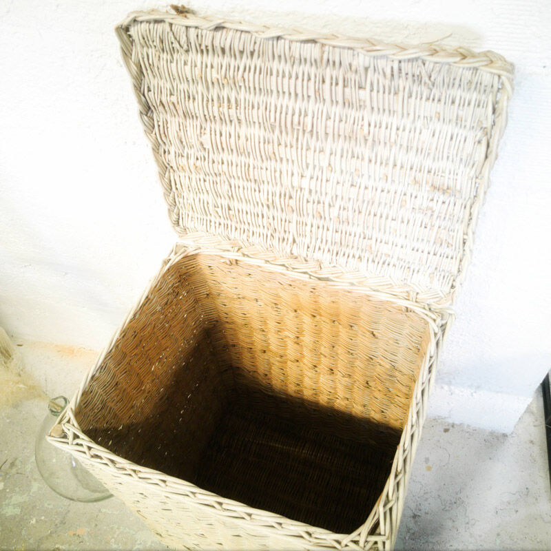 Large wicker panière