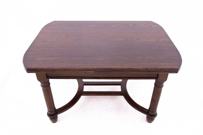 Antique table with 6 chairs from around 1880. After renovation.