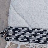 White rug in natural wool, 250cm x 150cm