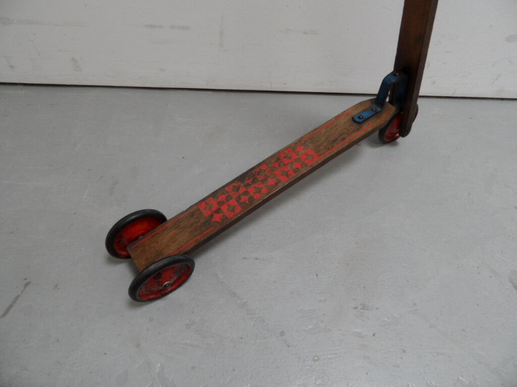 Trotinette en bois vintage