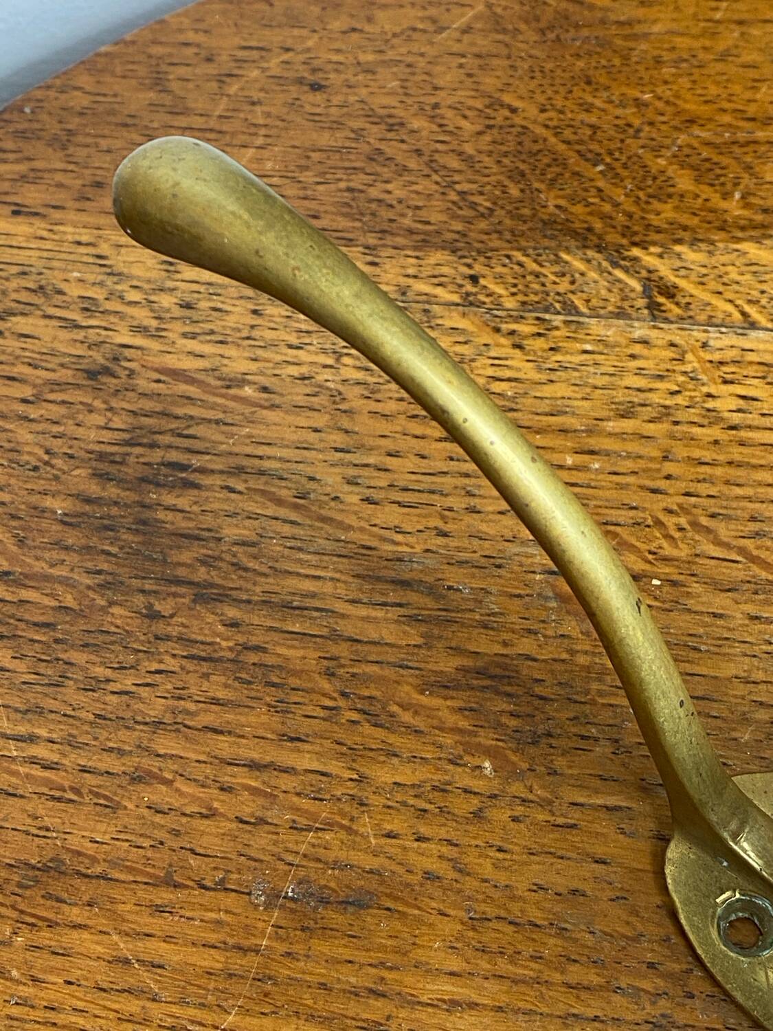 Patère murale en laiton massif 