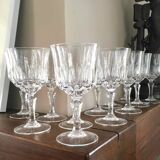 12 verres à vin en cristal taillé