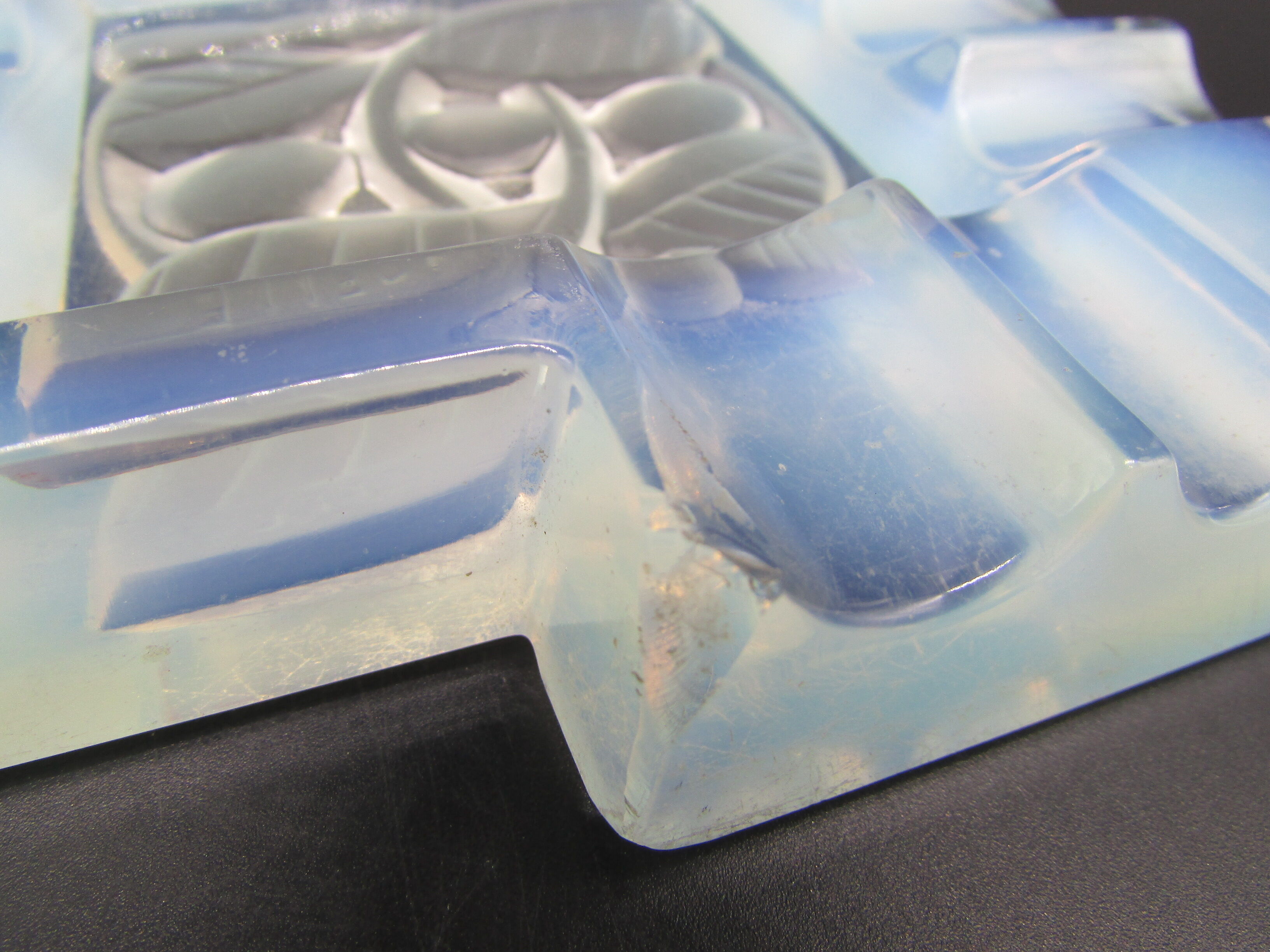 Art-deco opalescent glass ashtray A. Hunebelle