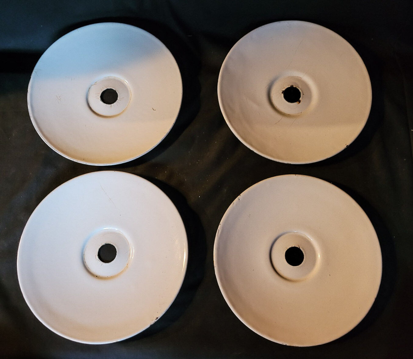 Quatre gamelles industrielles